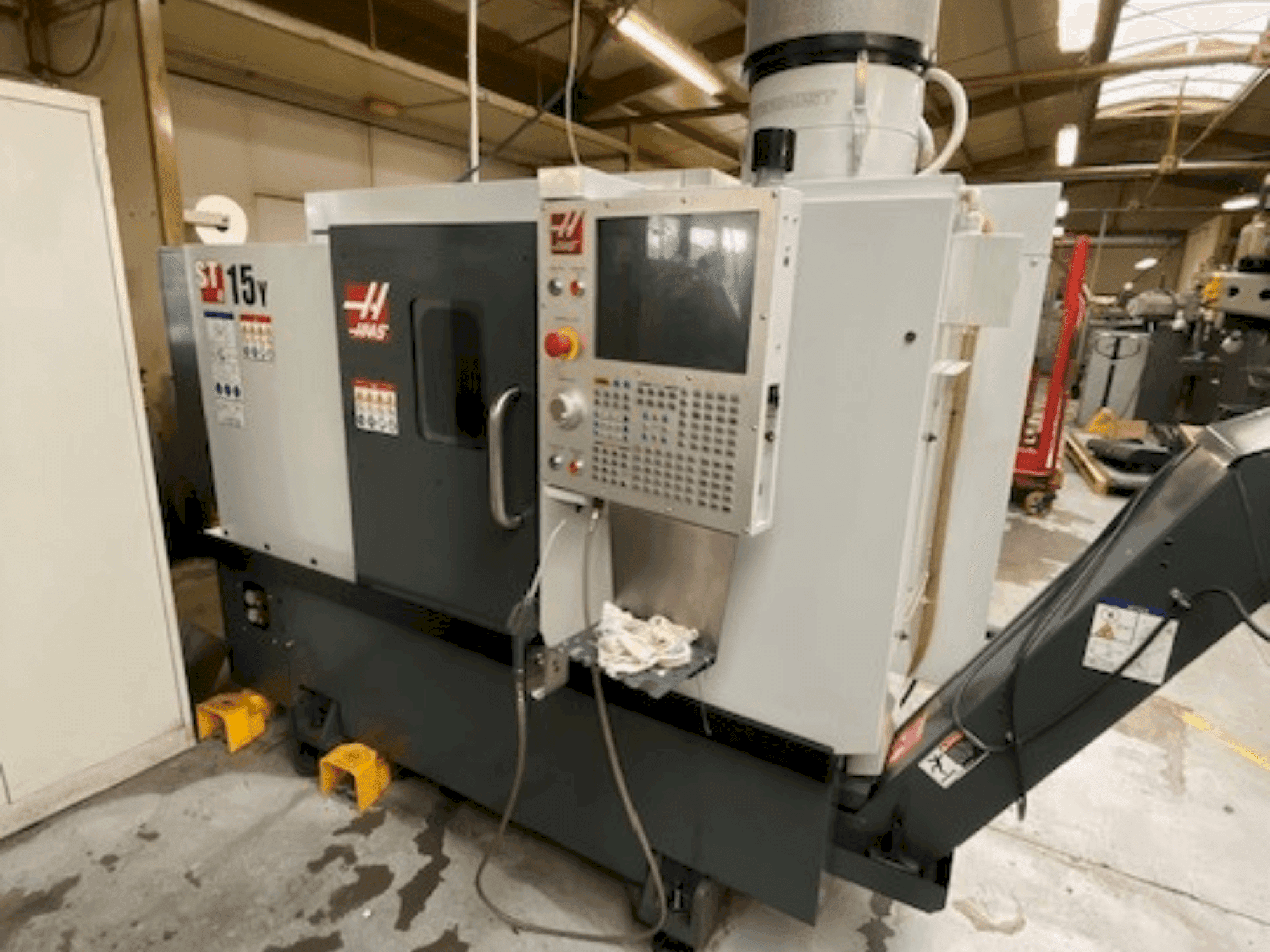 Vista Frontal da HAAS ST-15Y máquina