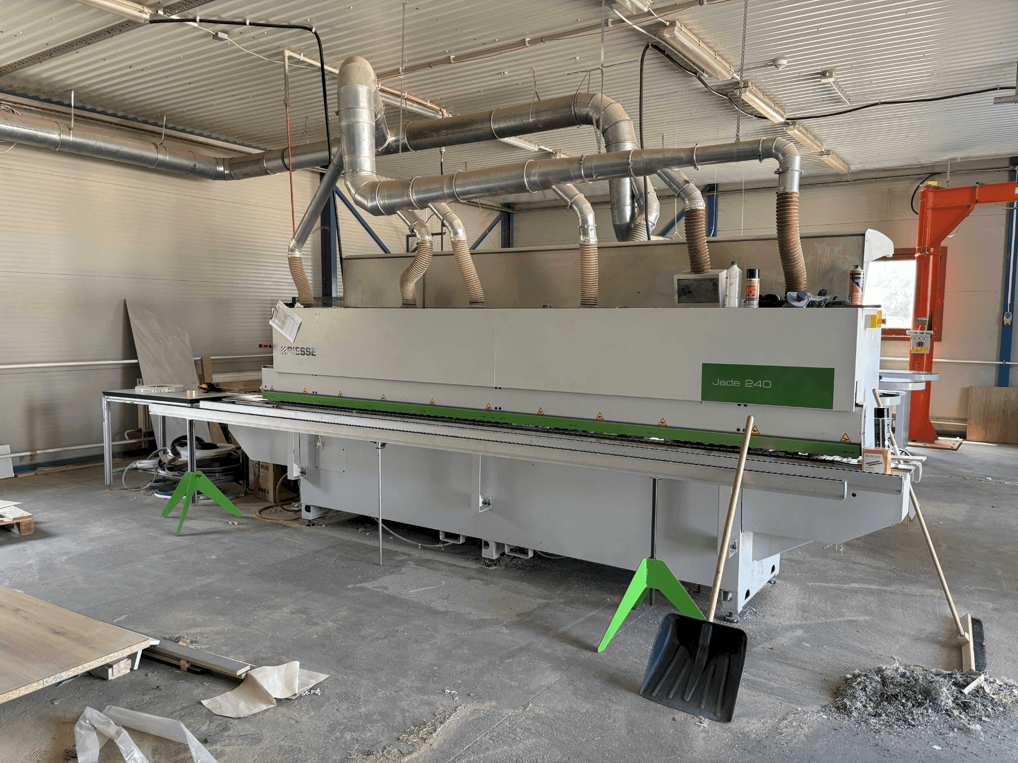 Vista Frontal da BIESSE Jade 240 máquina
