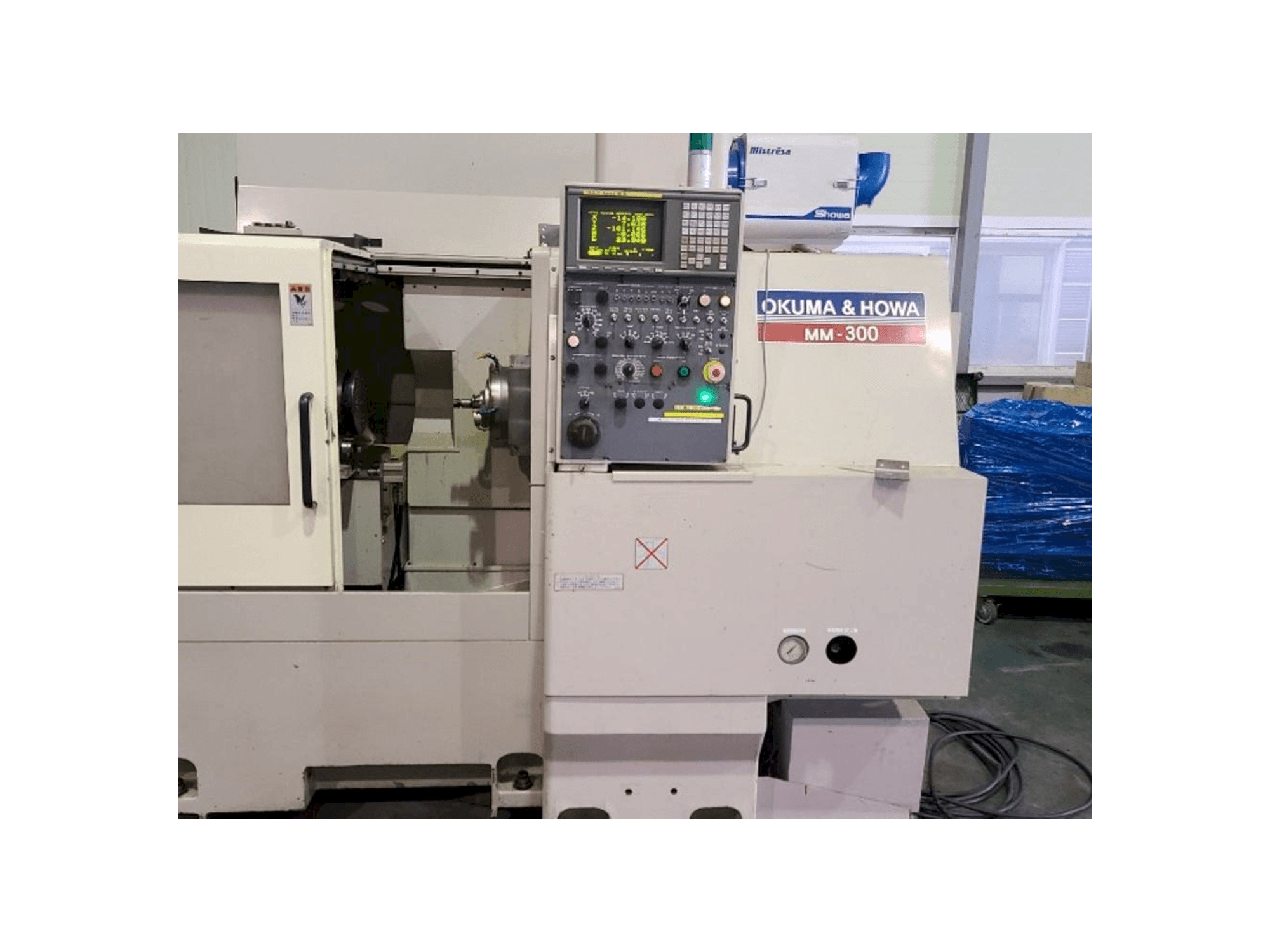 Vista Frontal da OKUMA&HOWA MM-300 máquina