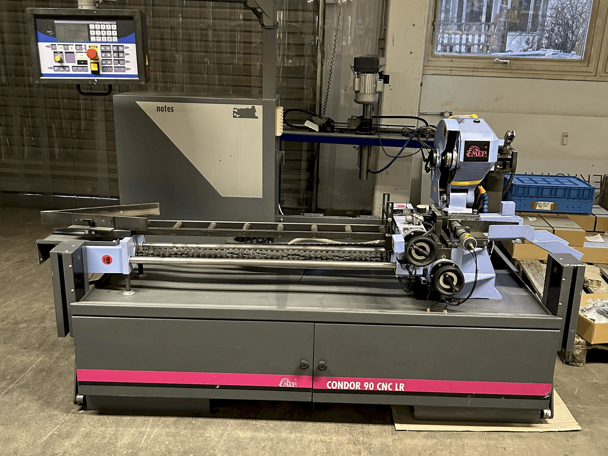 Vista Frontal da MEP Condor 90 CNC LR máquina