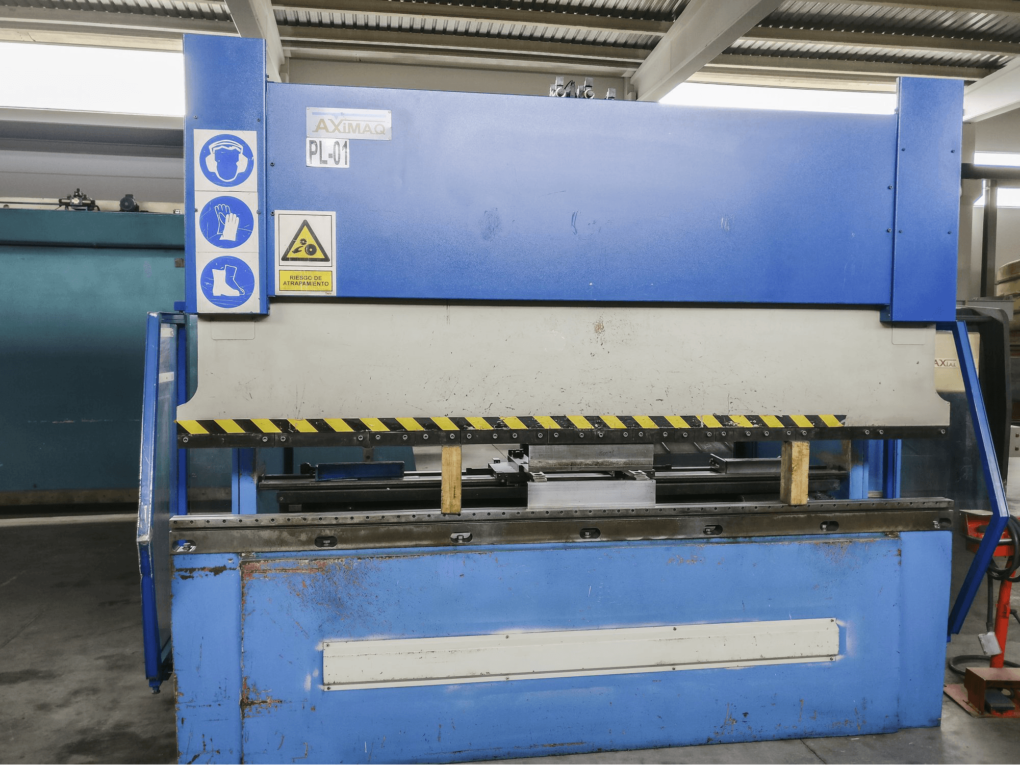 Vista Frontal da Axial PHSB 123 máquina