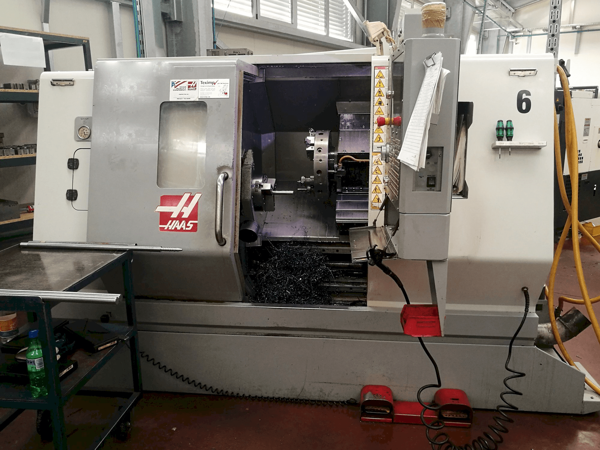 Vista Frontal da HAAS SL-20THE máquina
