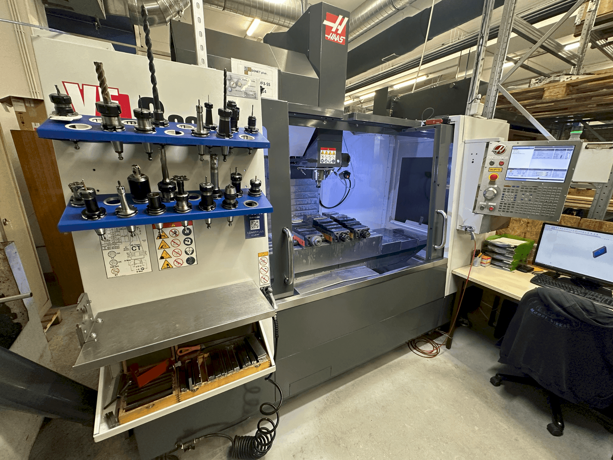 Vista Frontal da HAAS VF-3SS máquina