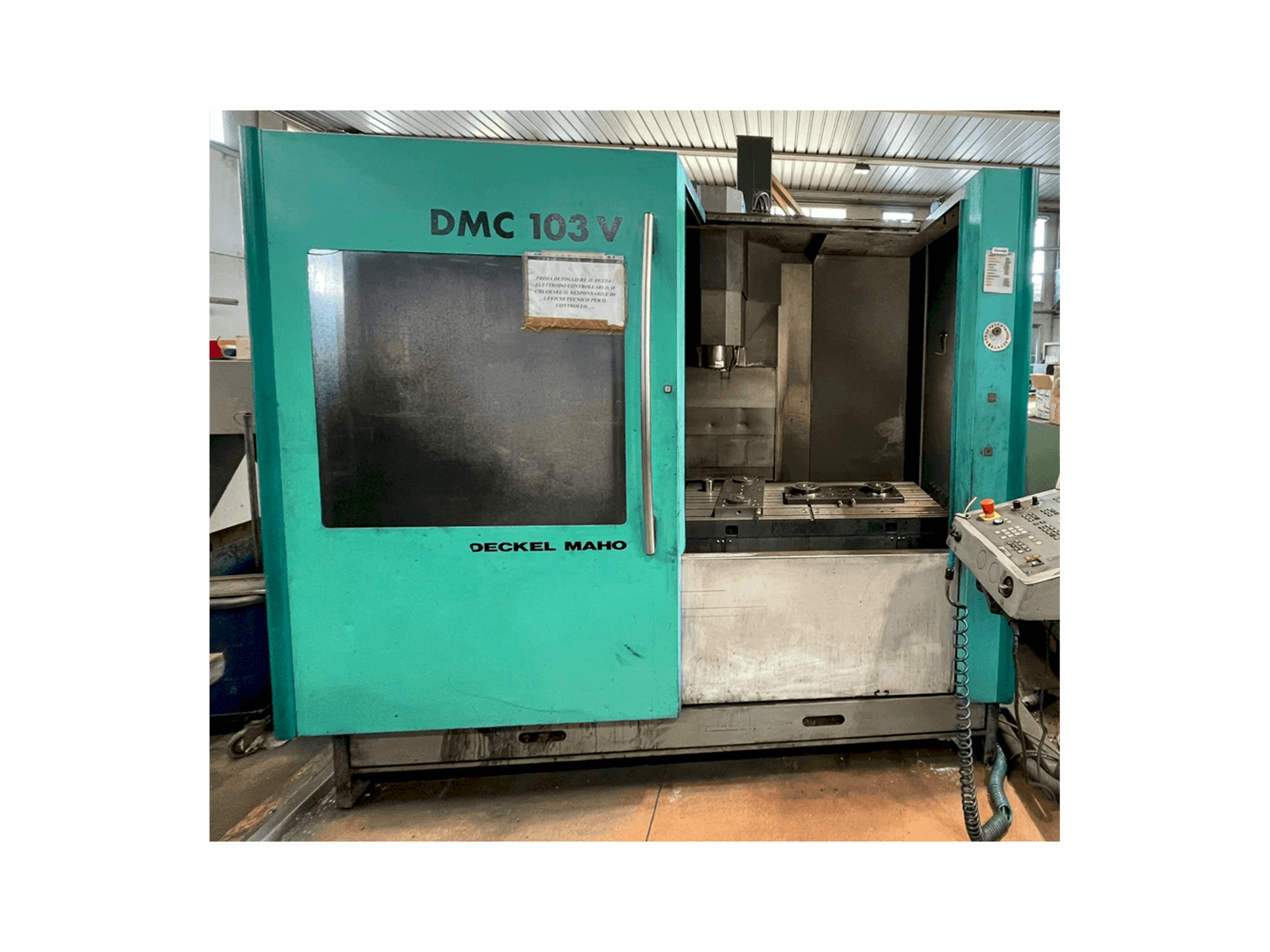 Vista Frontal da DECKEL MAHO DMC 103 máquina