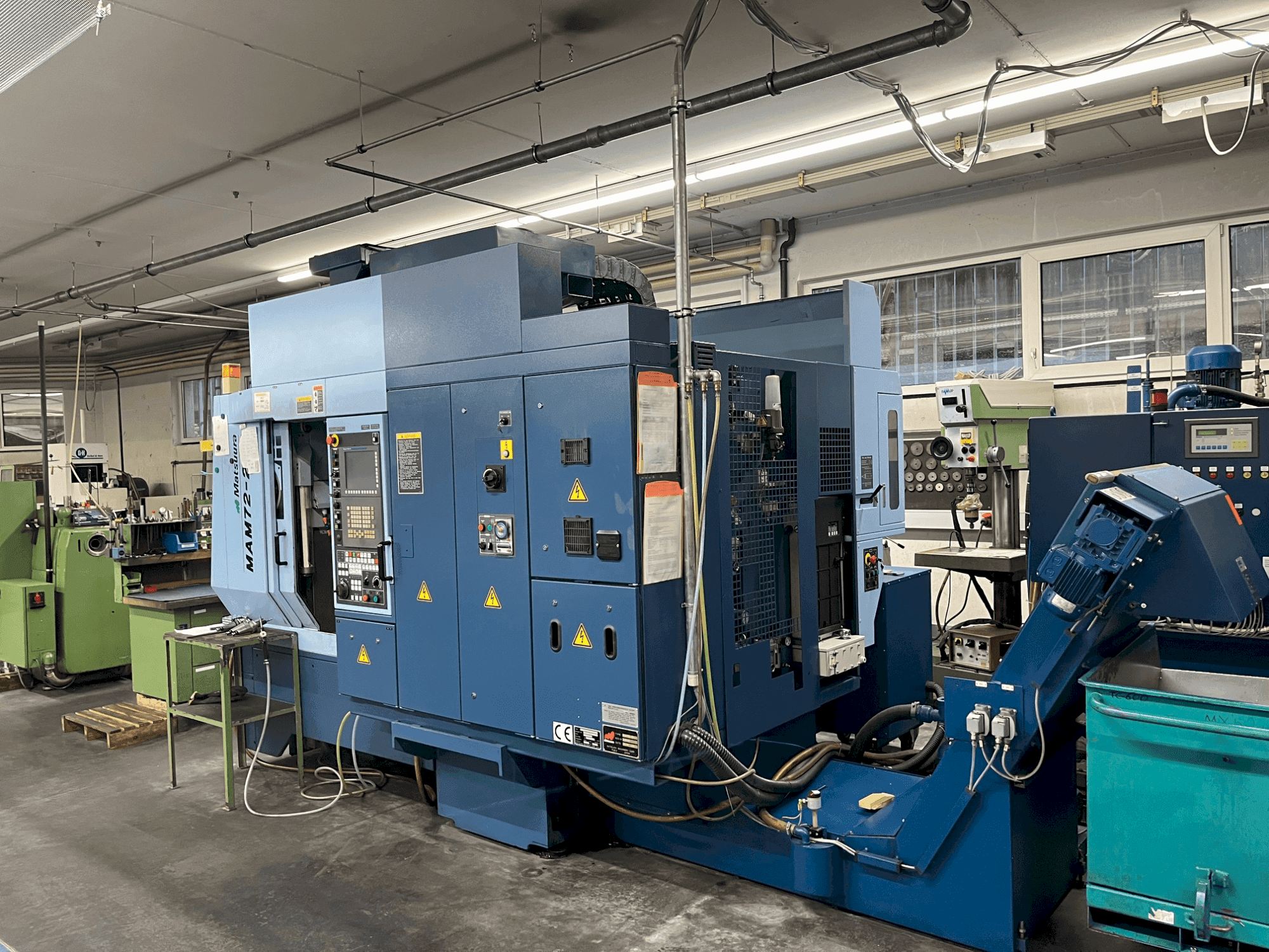 Vista Frontal da Matsuura MAM72-25V máquina