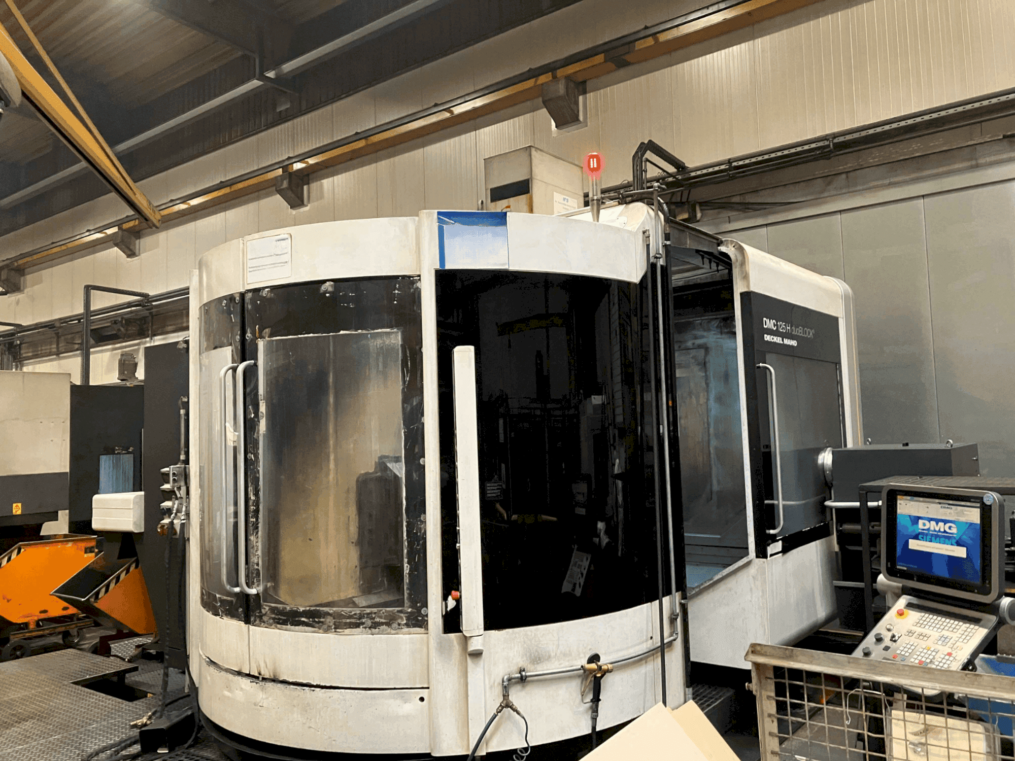 Vista Frontal da DECKEL DMC 125 H duoBlock máquina