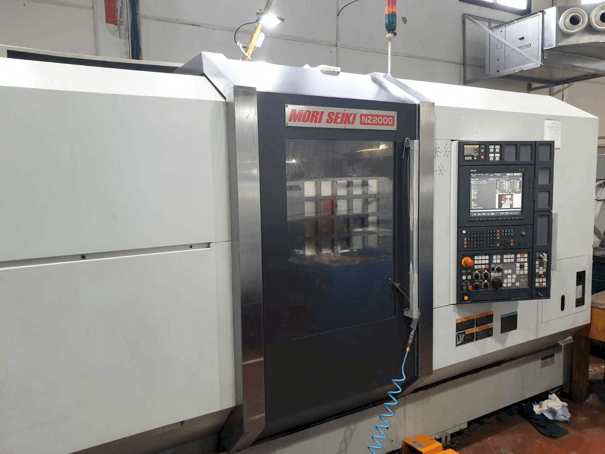 Vista Frontal da MORI SEIKI NZ2000 T3Y3 máquina