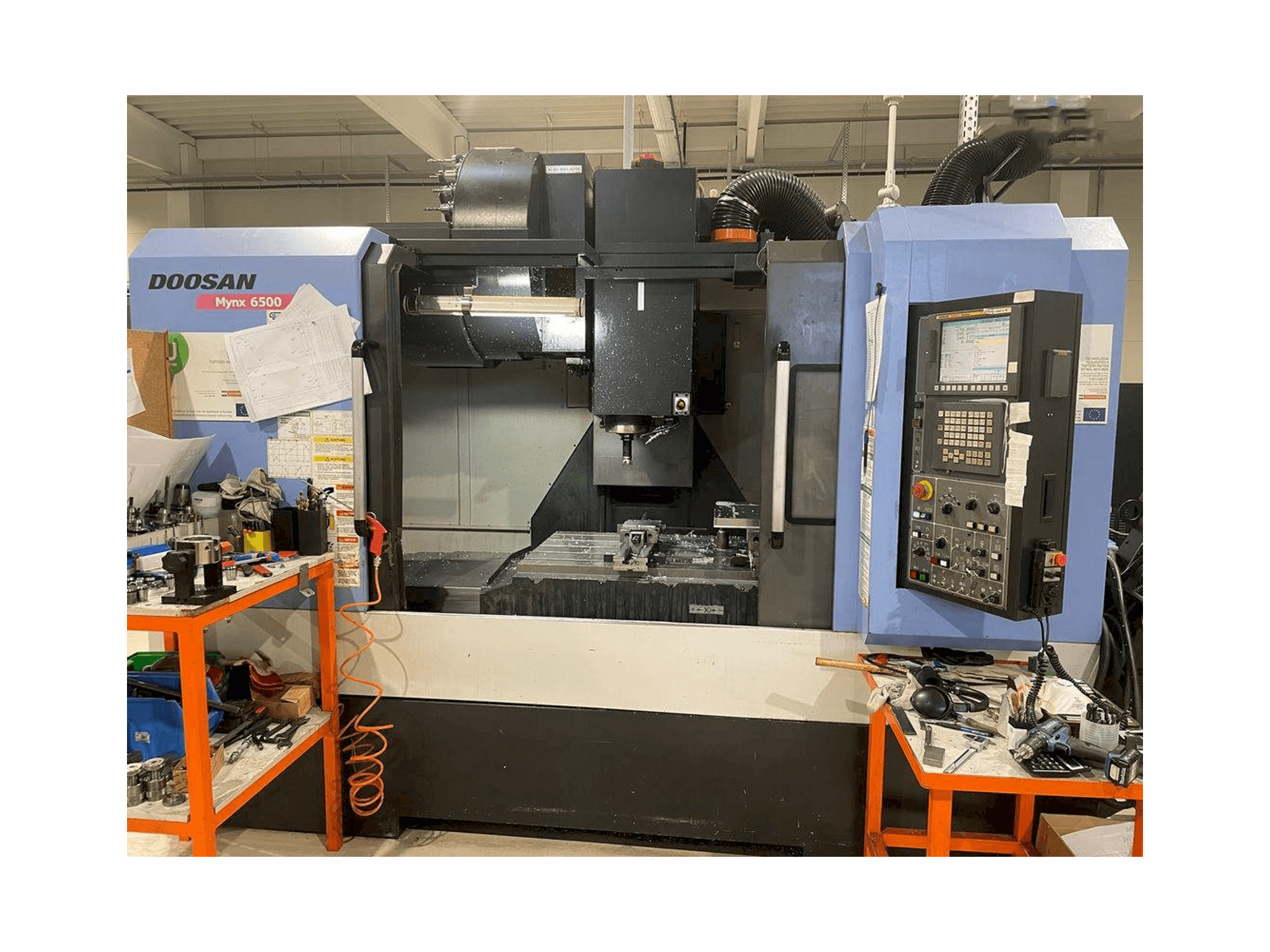 Vista Frontal da Doosan MYNX DNM 6500 máquina