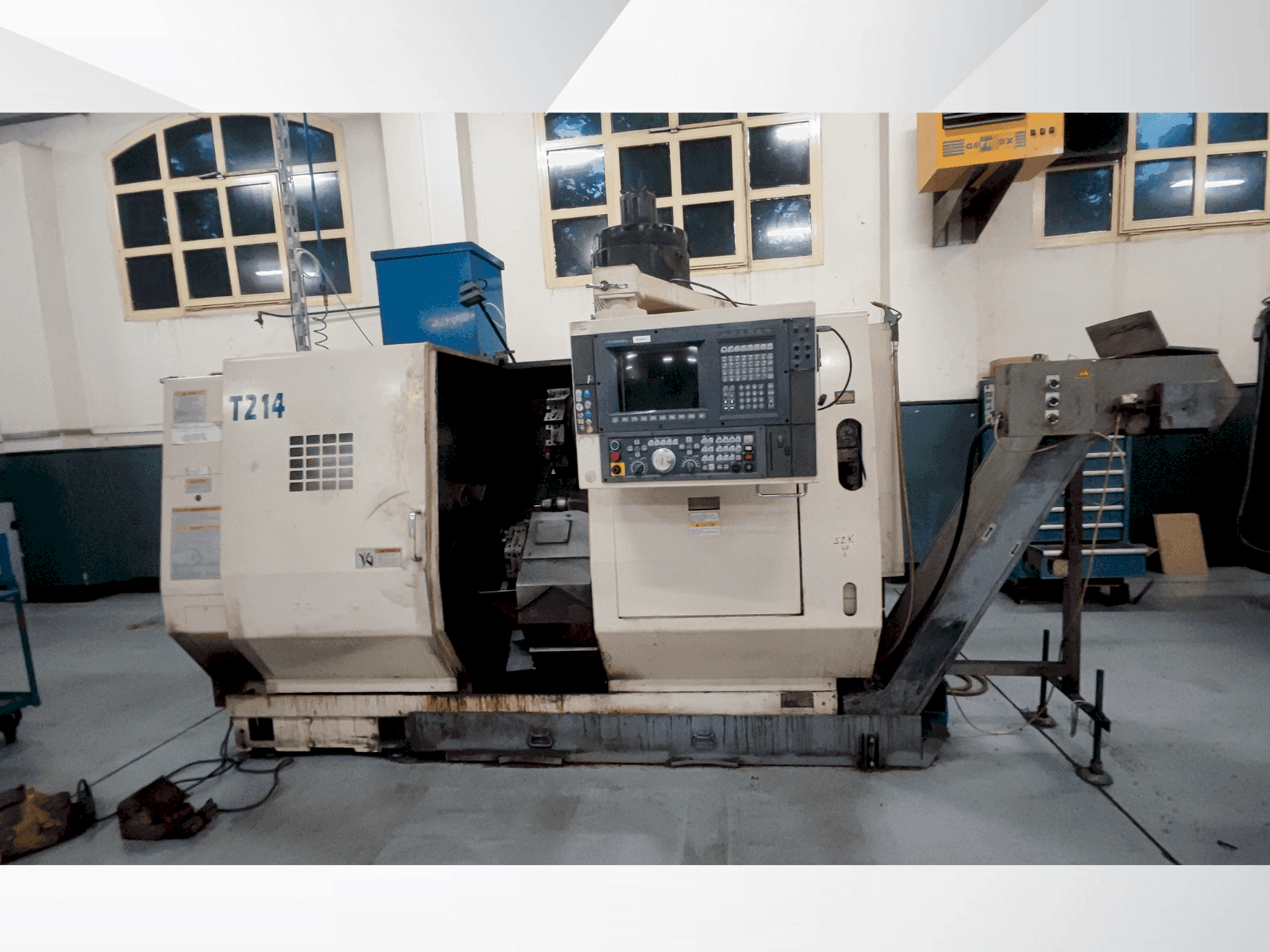 Vista Frontal da Okuma LU 15 máquina