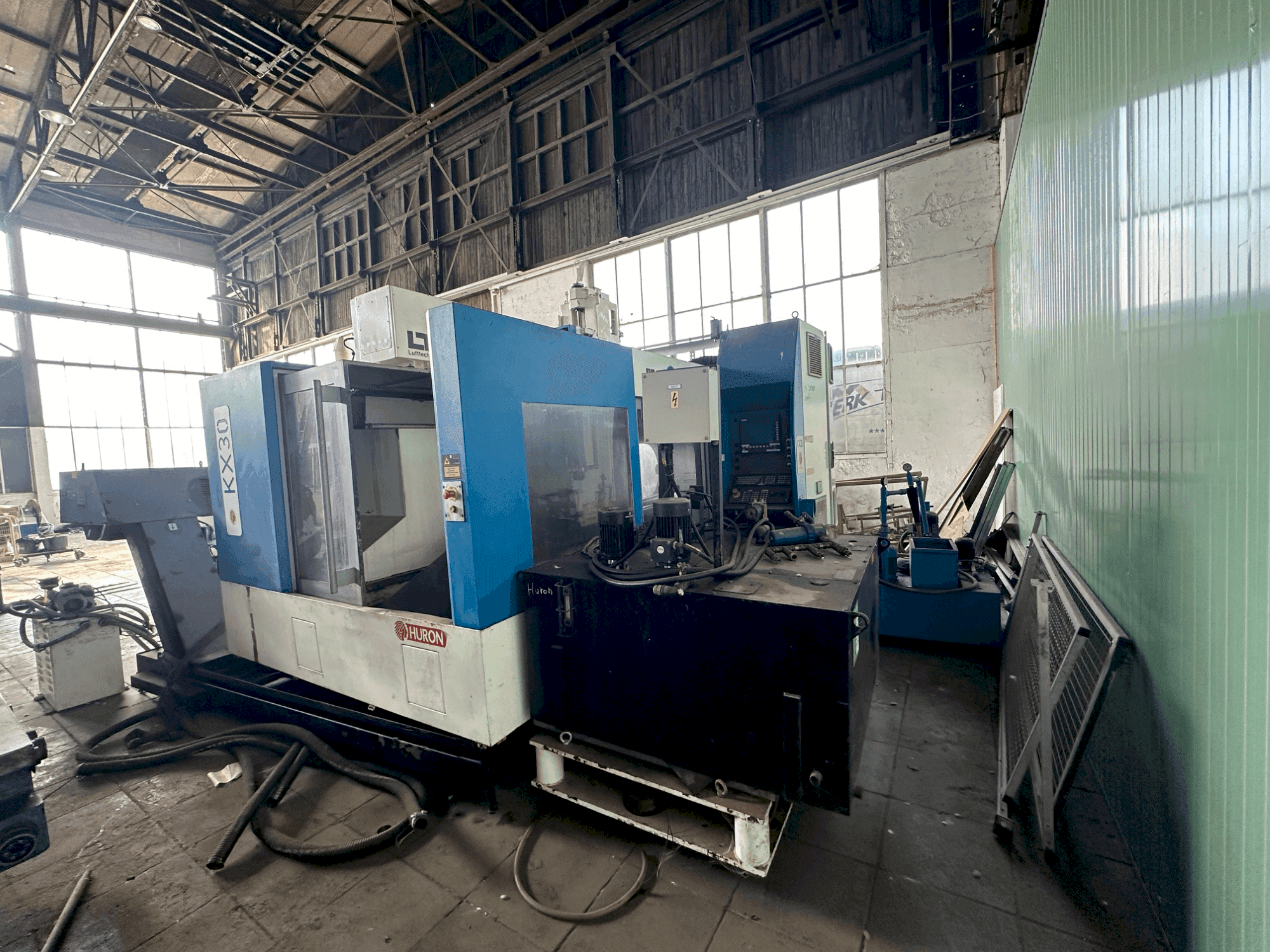 Vista Frontal da Huron KX30 máquina