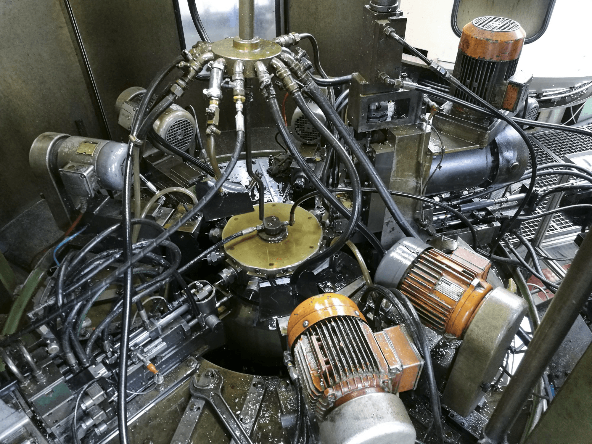 Detalhe da RIS-INGOLD Rismatic 151G-12 máquina