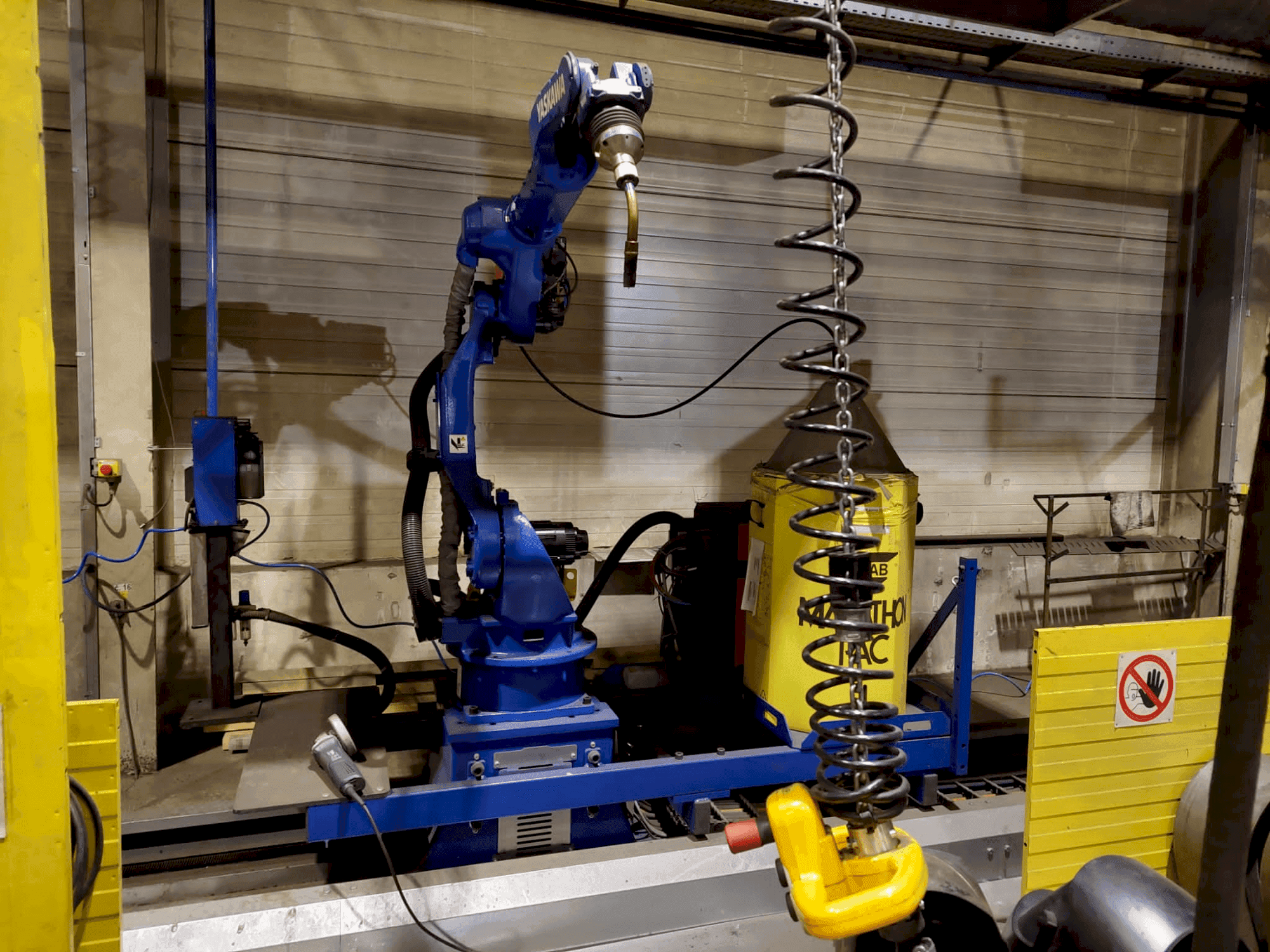 Vista Frontal da Yaskawa MA2010 Welding Station máquina