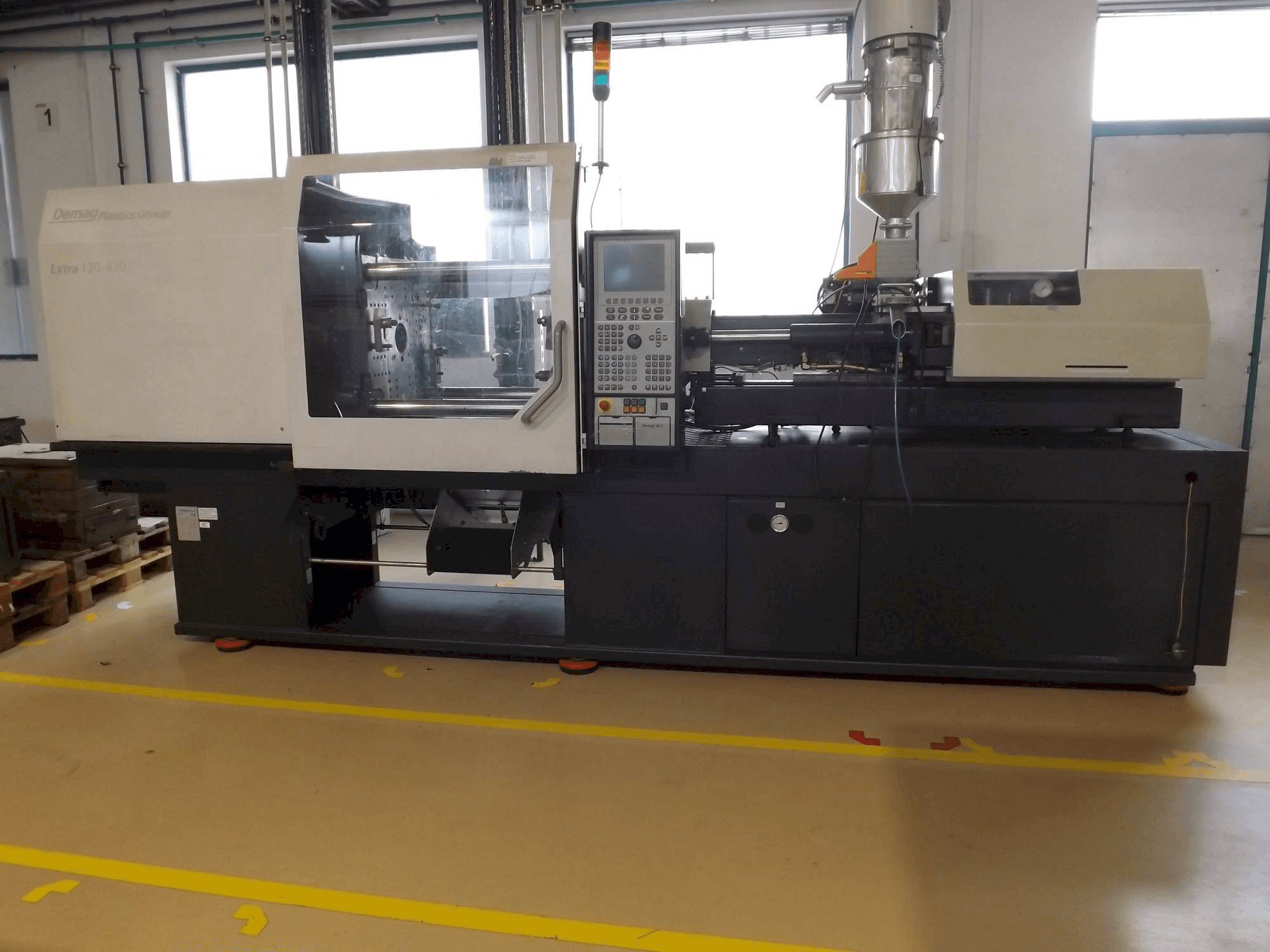 Vista Frontal da DEMAG Extra 120-430 máquina