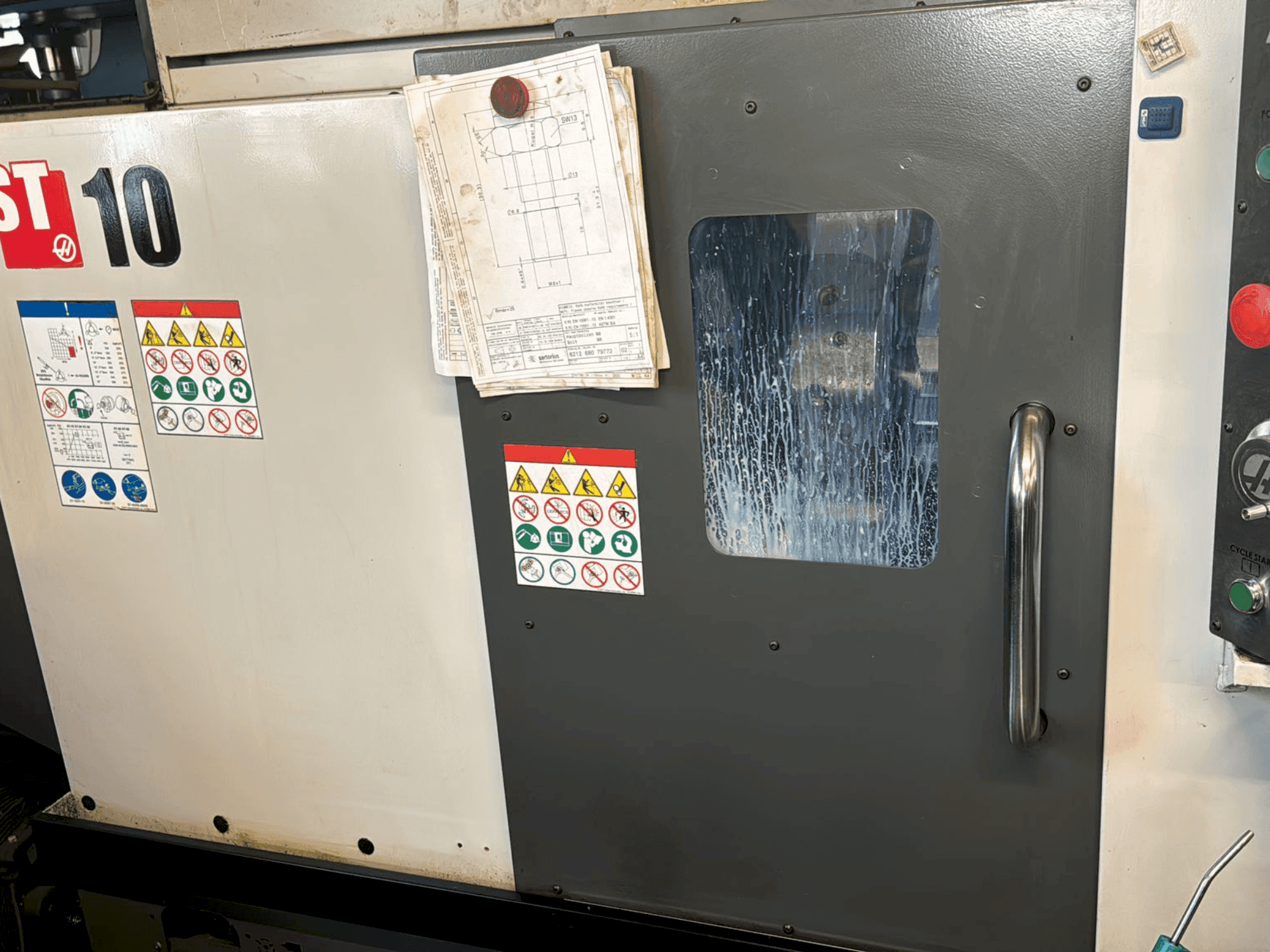 Vista Frontal da HAAS ST-10 máquina