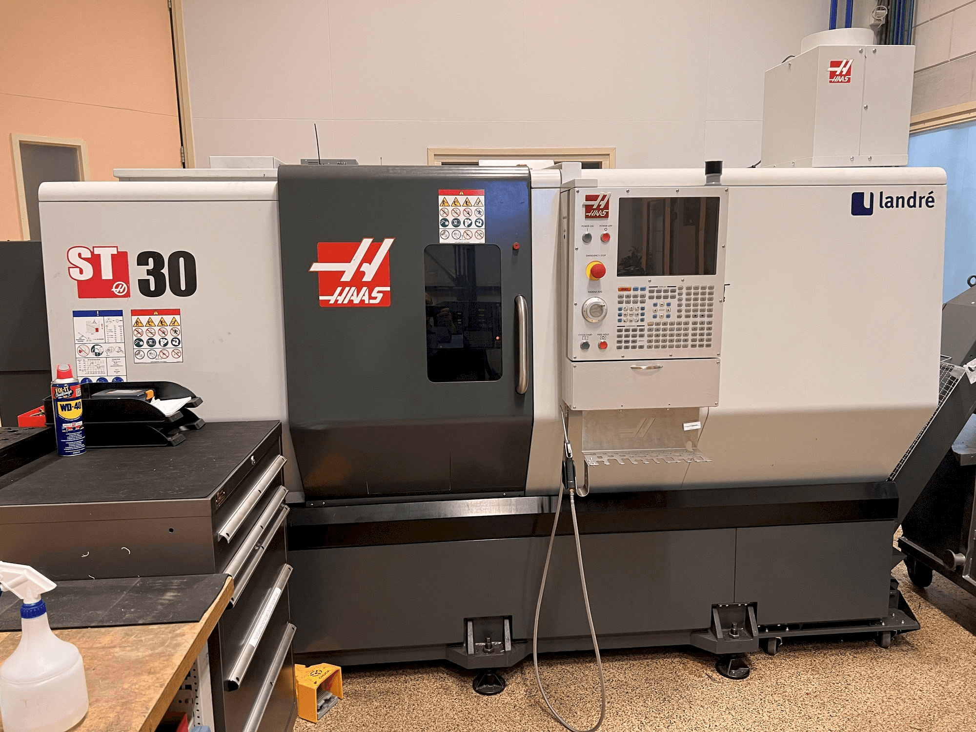 Vista Frontal da HAAS ST30 máquina