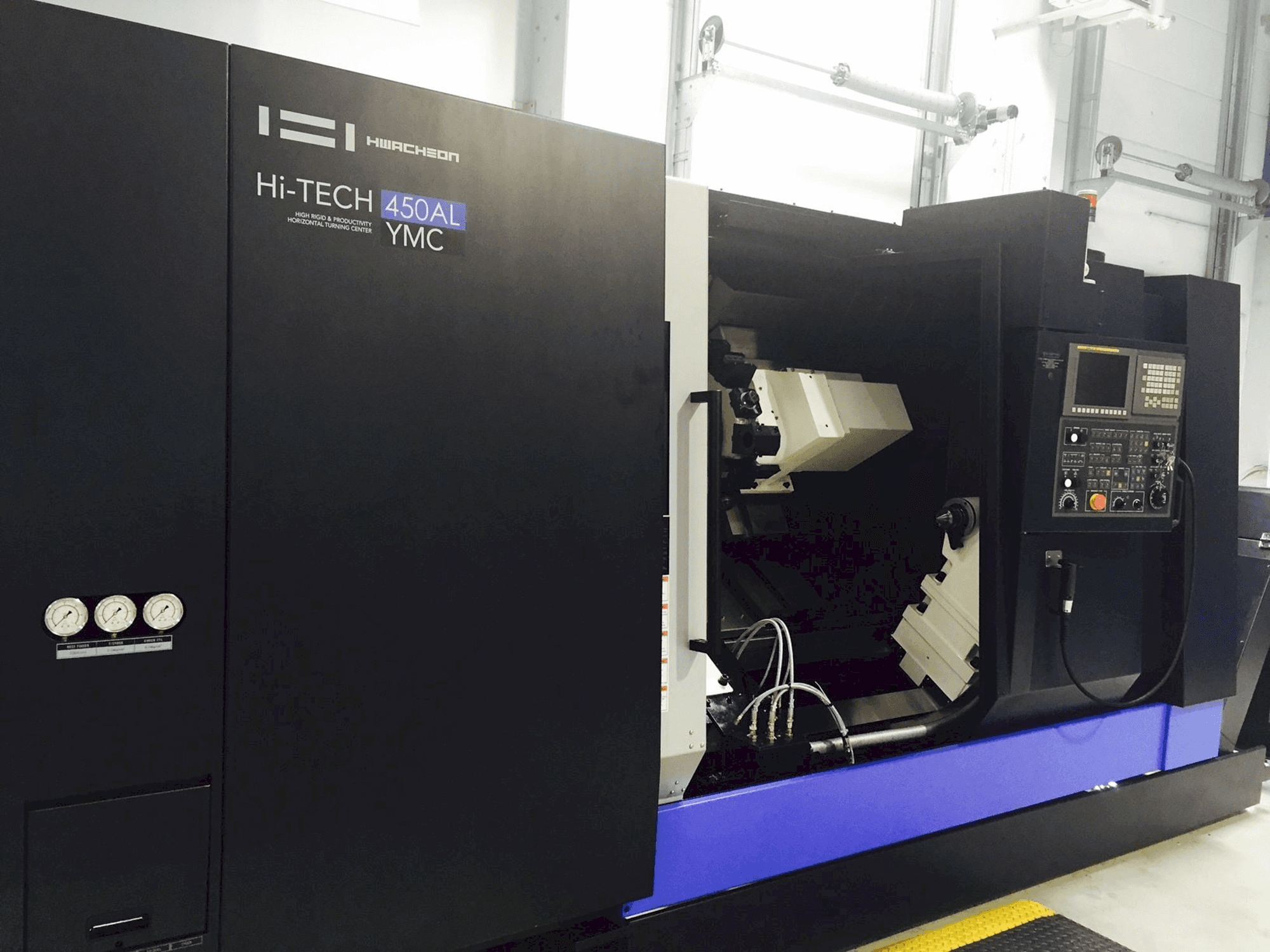 Vista Frontal da HWACHEON HI-TECH 450AL YMC máquina