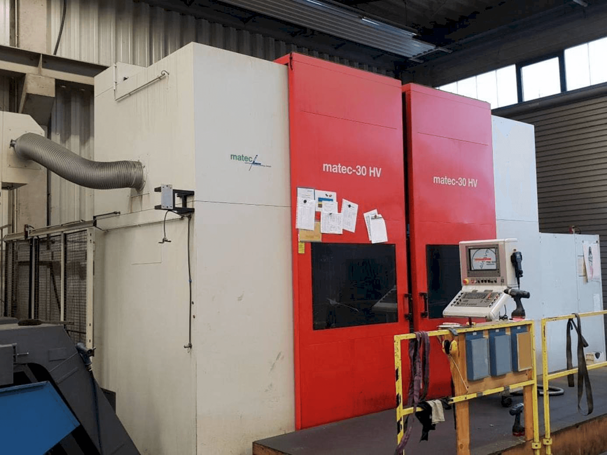 Vista Frontal da Matec 30 HV máquina