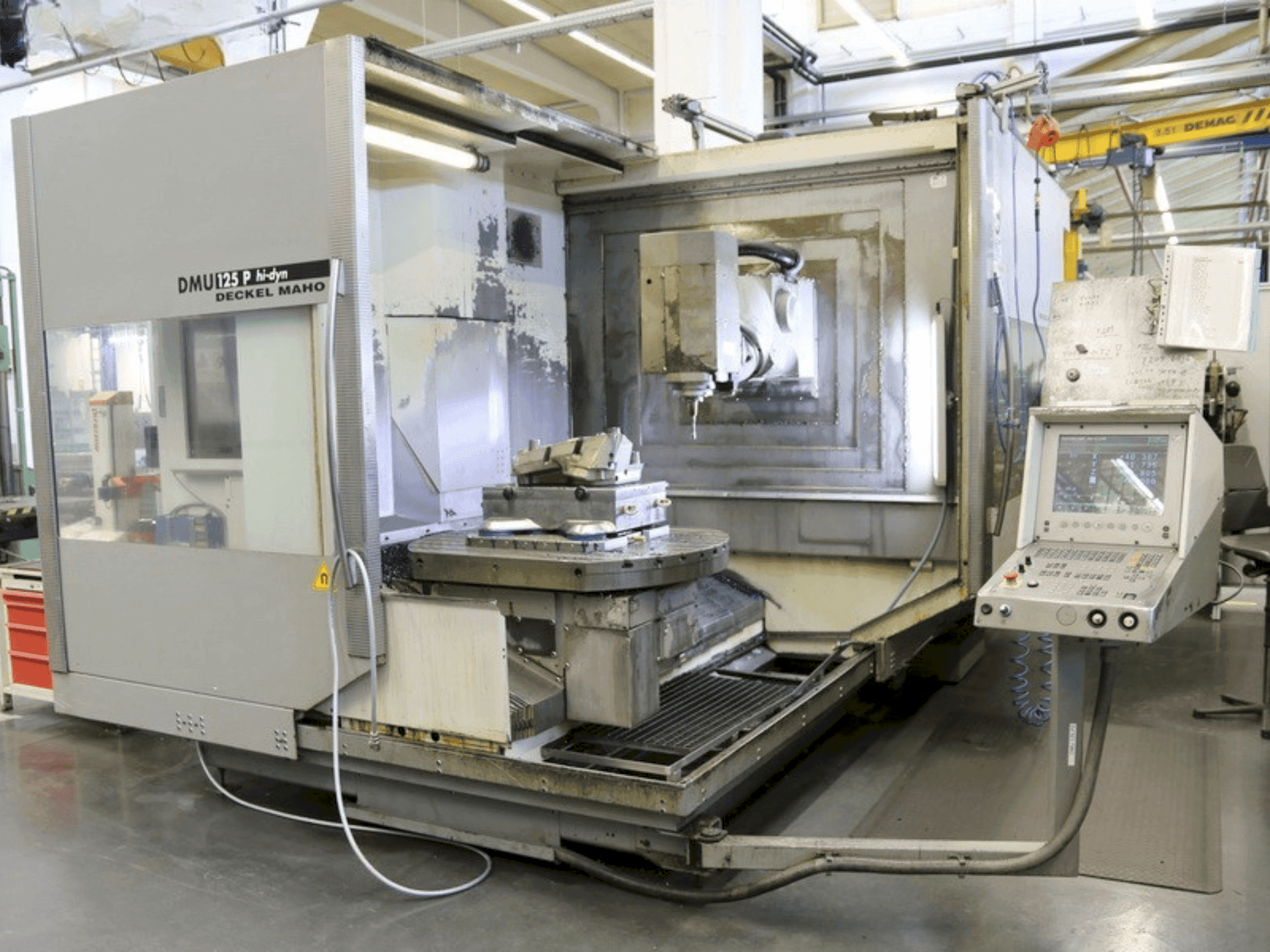 Vista Frontal da DECKEL MAHO DMU 125 P hi-dyn máquina