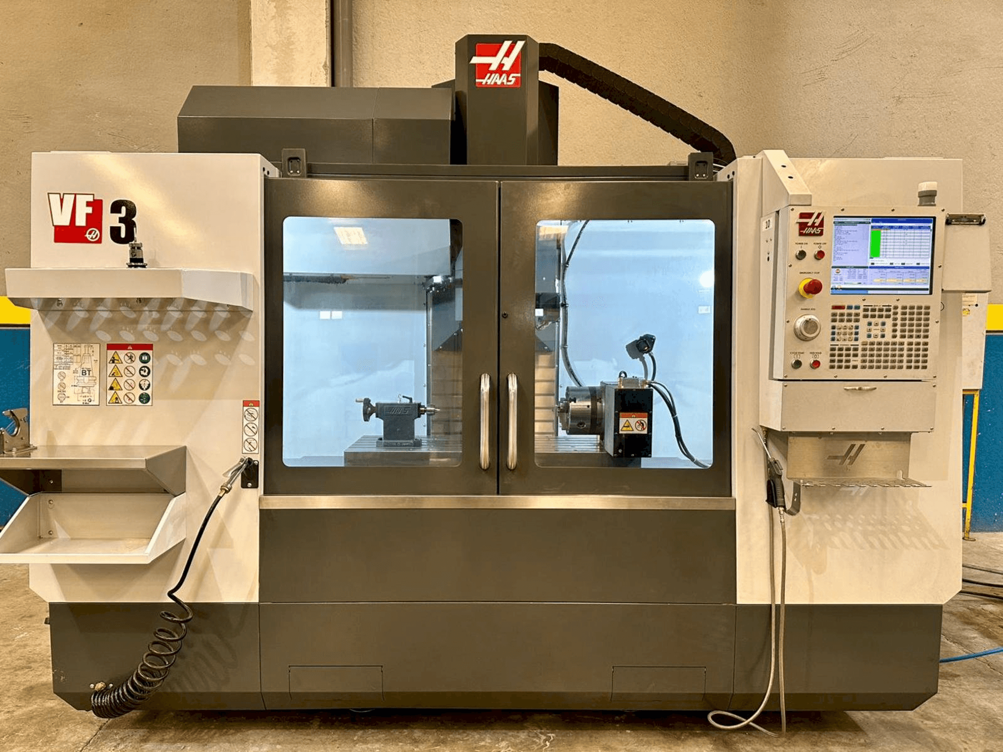 Vista Frontal da HAAS VF-3 máquina