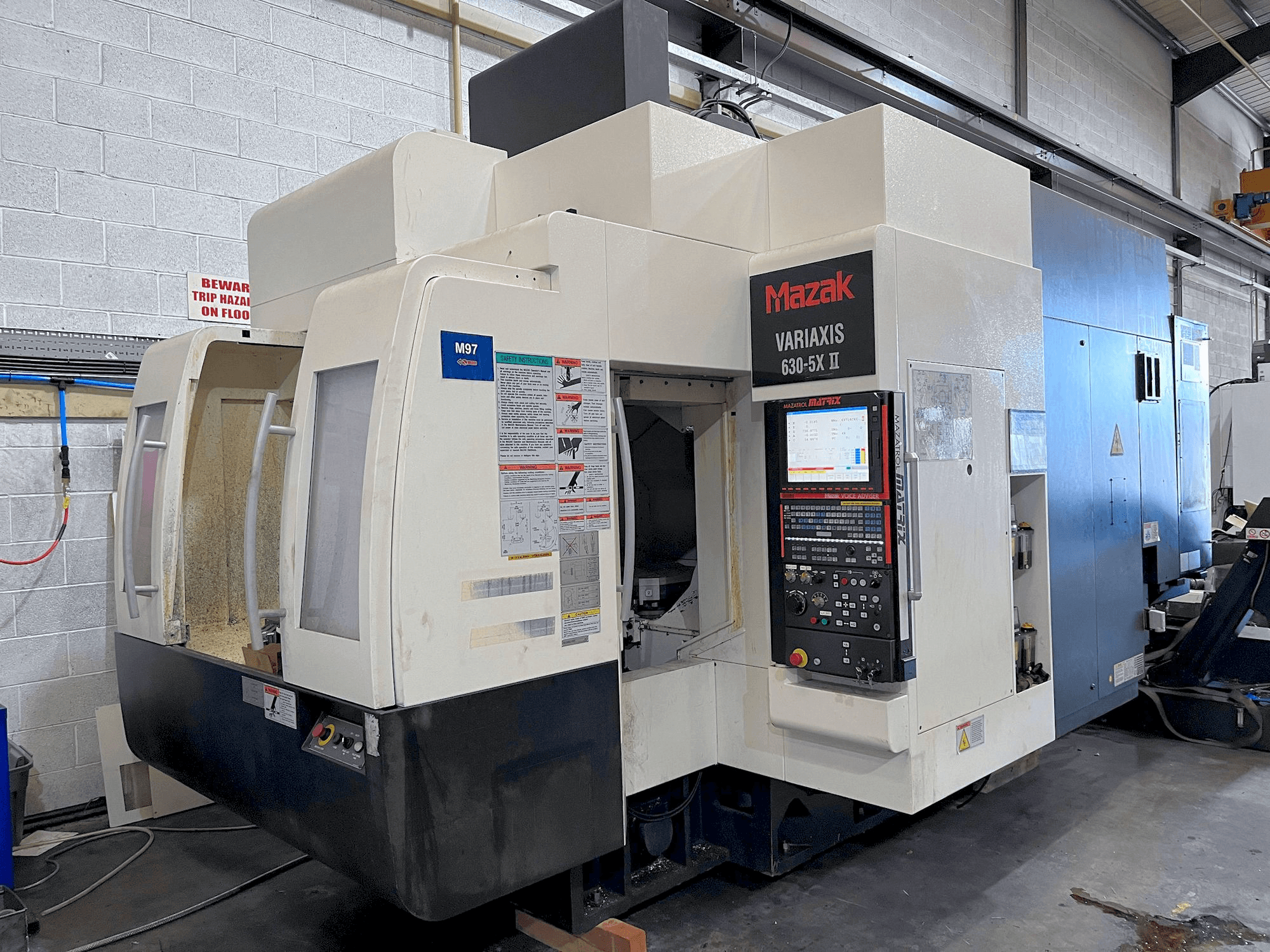 Vista Frontal da Mazak 630-5AX II máquina