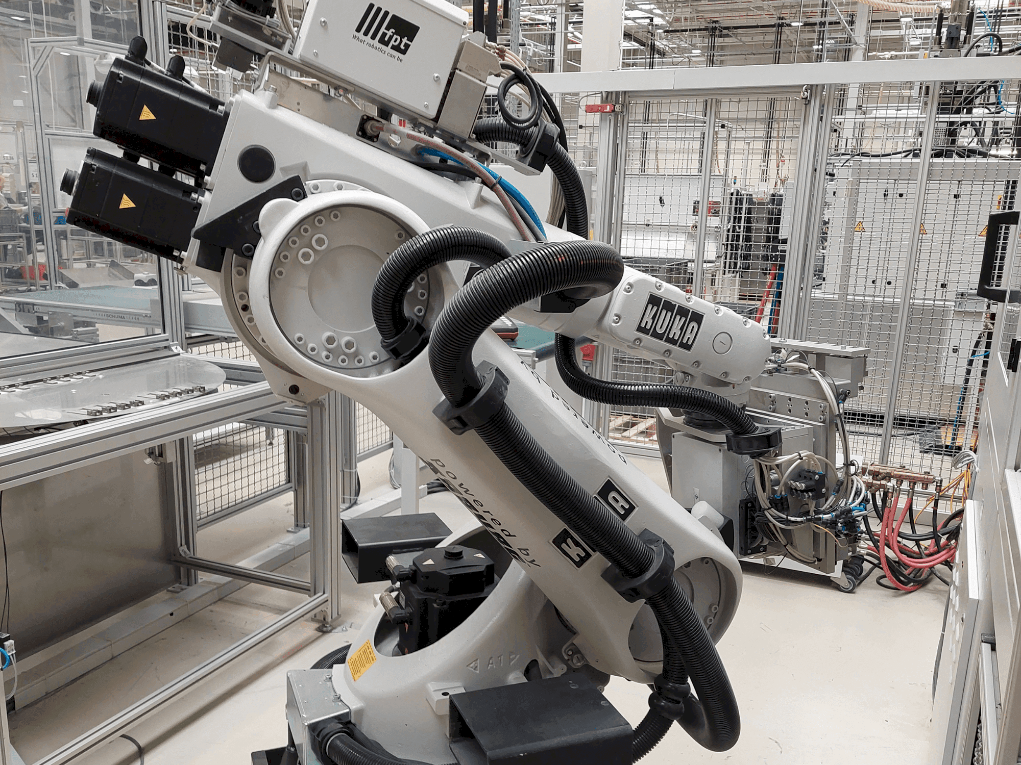 Vista Frontal da KUKA KR 30-3 máquina