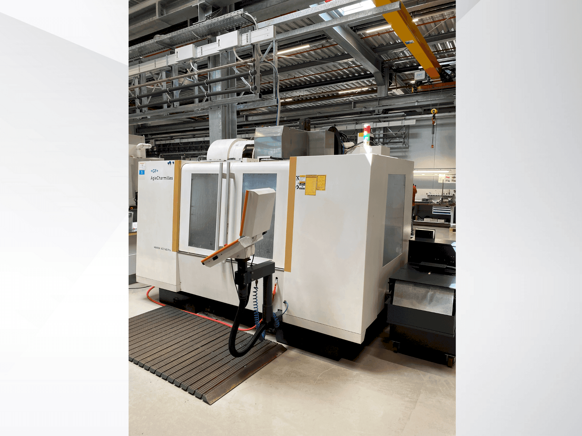 Vista Frontal da +GF+ AgieCharmilles MIKRON VCE 1400 PRO (2012) máquina