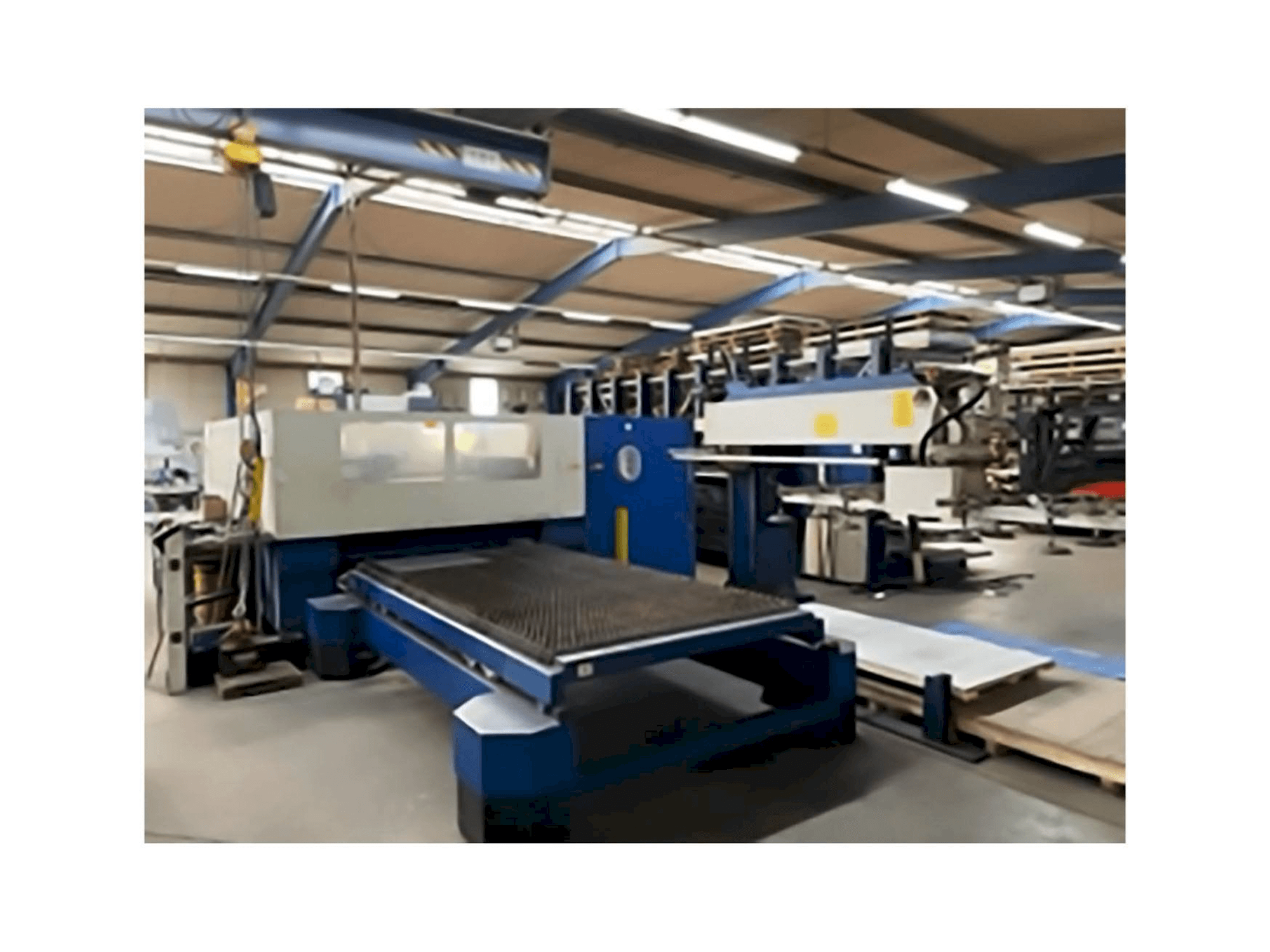 Vista Frontal da Trumpf Trumatic L 3030 máquina