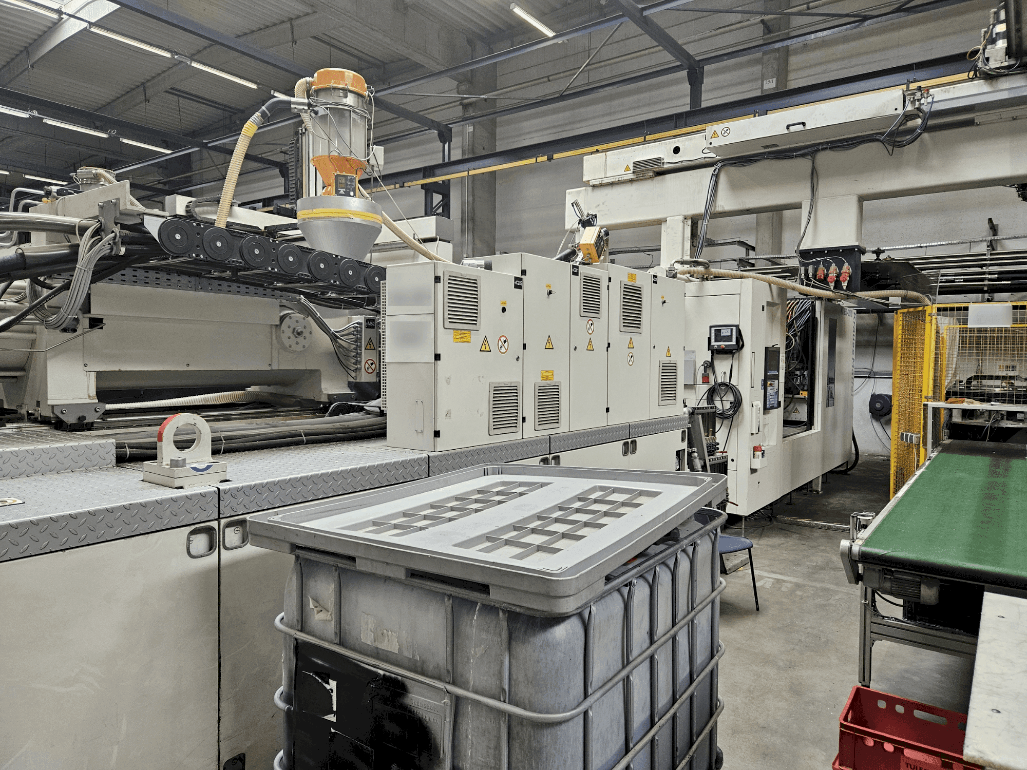 Vista Frontal da Krauss Maffei 850-12000 MX máquina