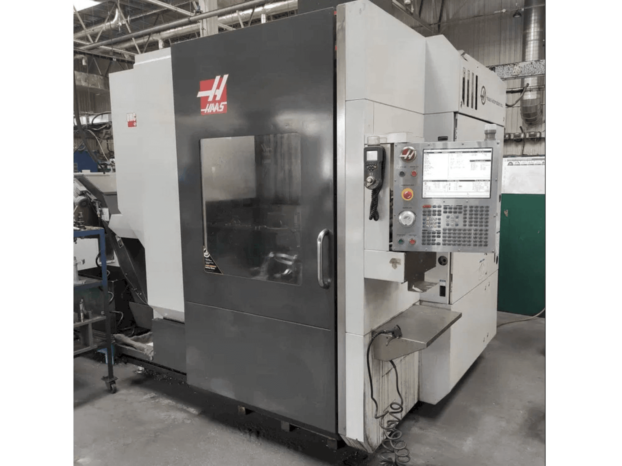 Vista Frontal da HAAS UMC-750 máquina