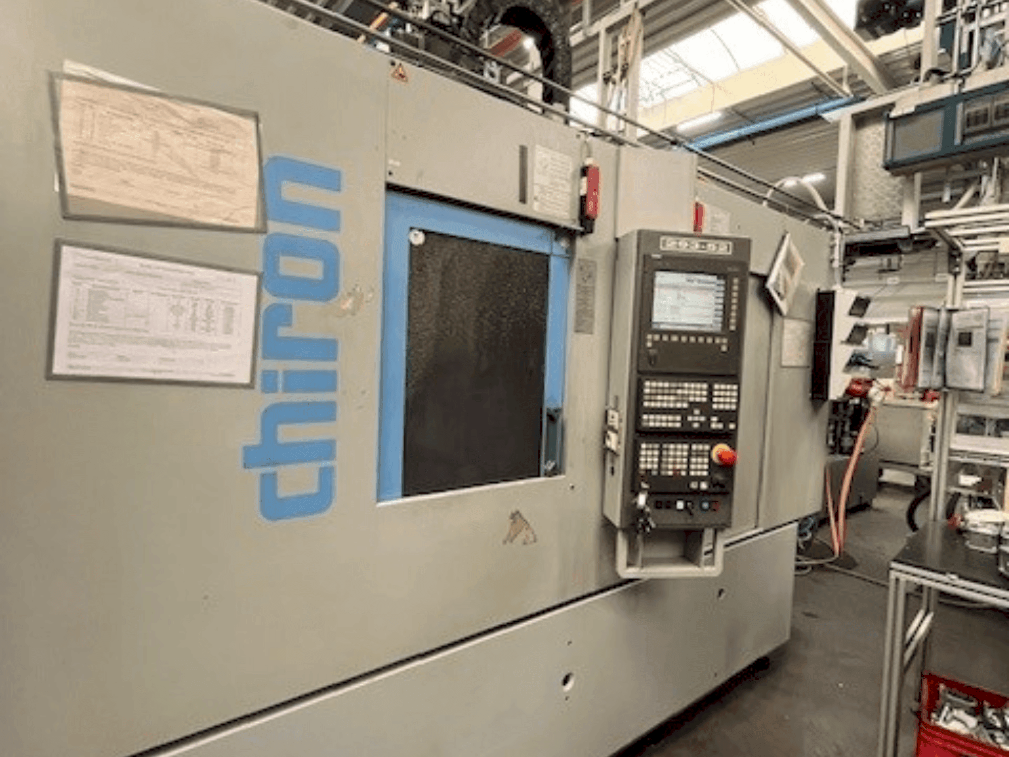 Vista Frontal da CHIRON DZ15KWM HS máquina