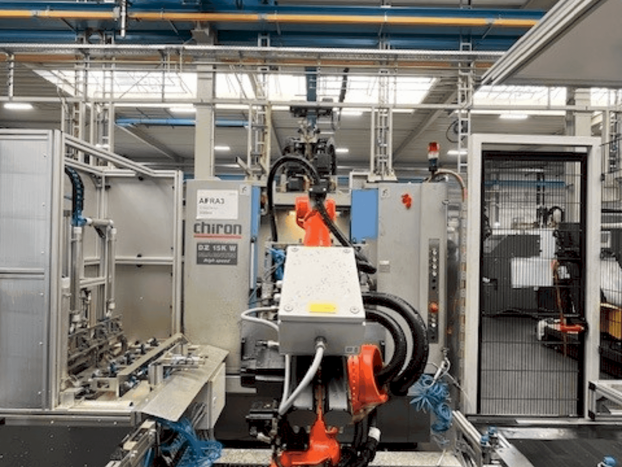 Vista Direita da CHIRON DZ15KWM HS máquina