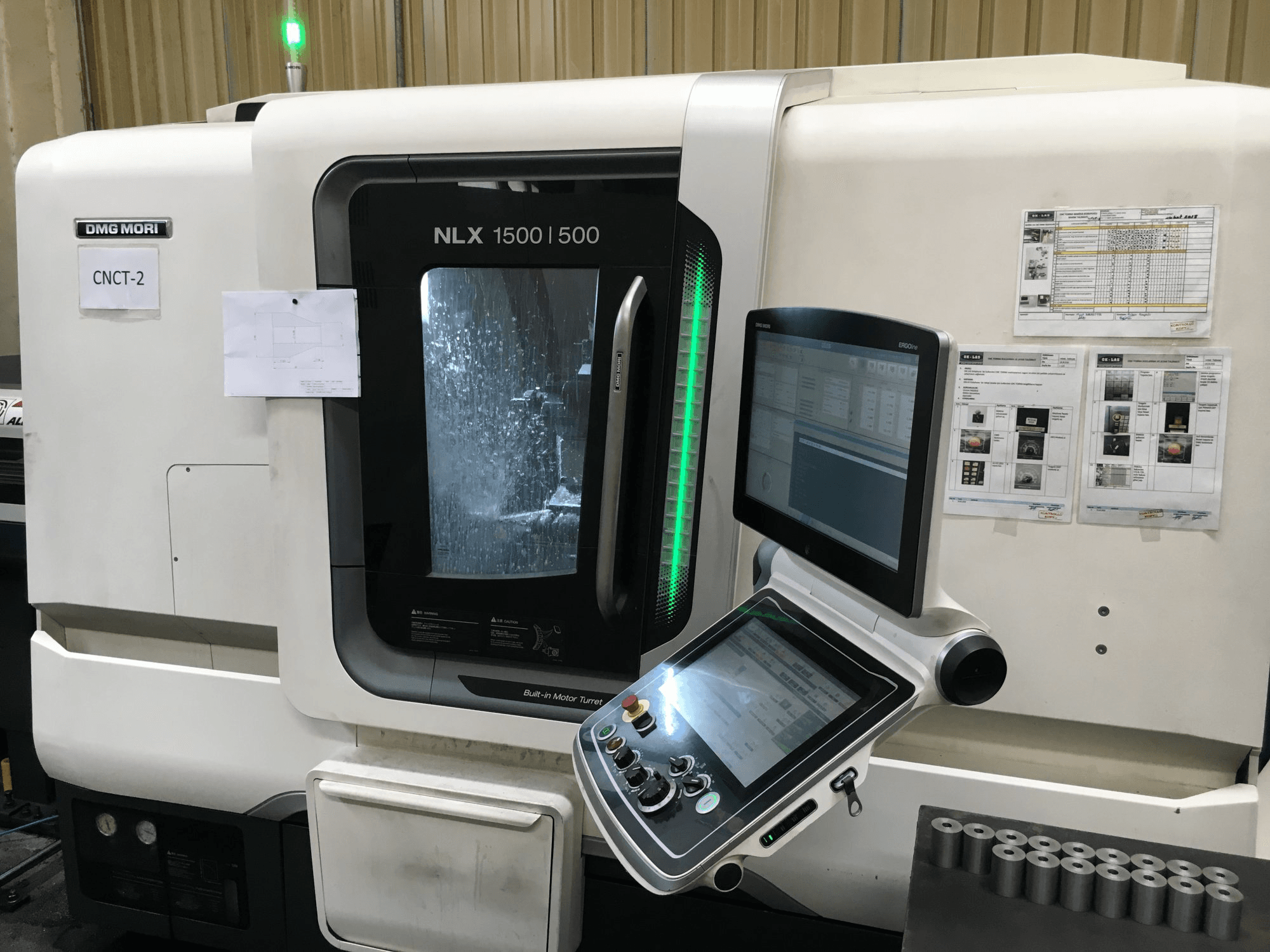 Vista Frontal da DMG MORI NLX 1500 SY/500 máquina