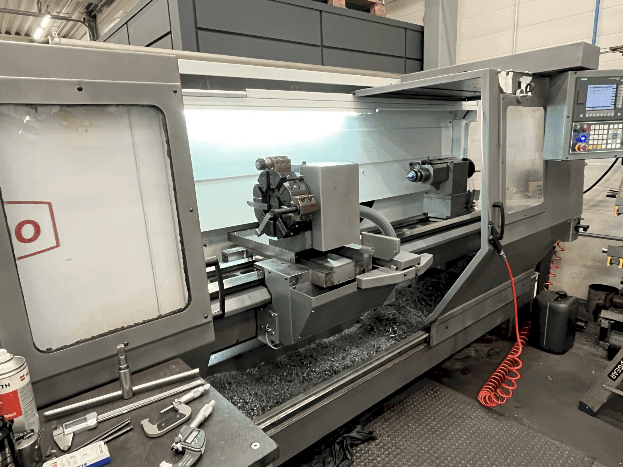 Vista Frontal da Pinacho SE 325/2000 máquina