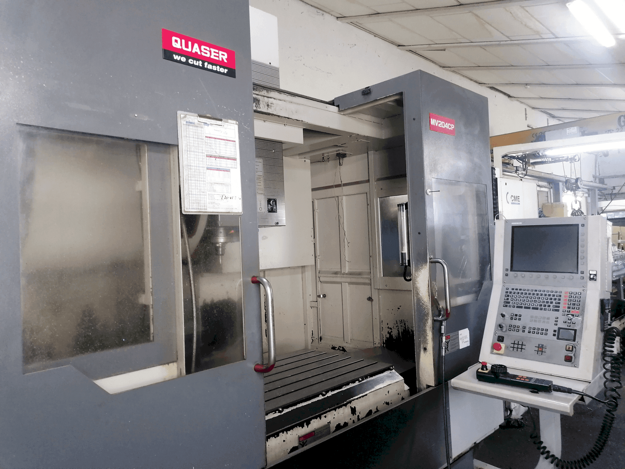 Vista Frontal da Quaser MV 204 CP máquina