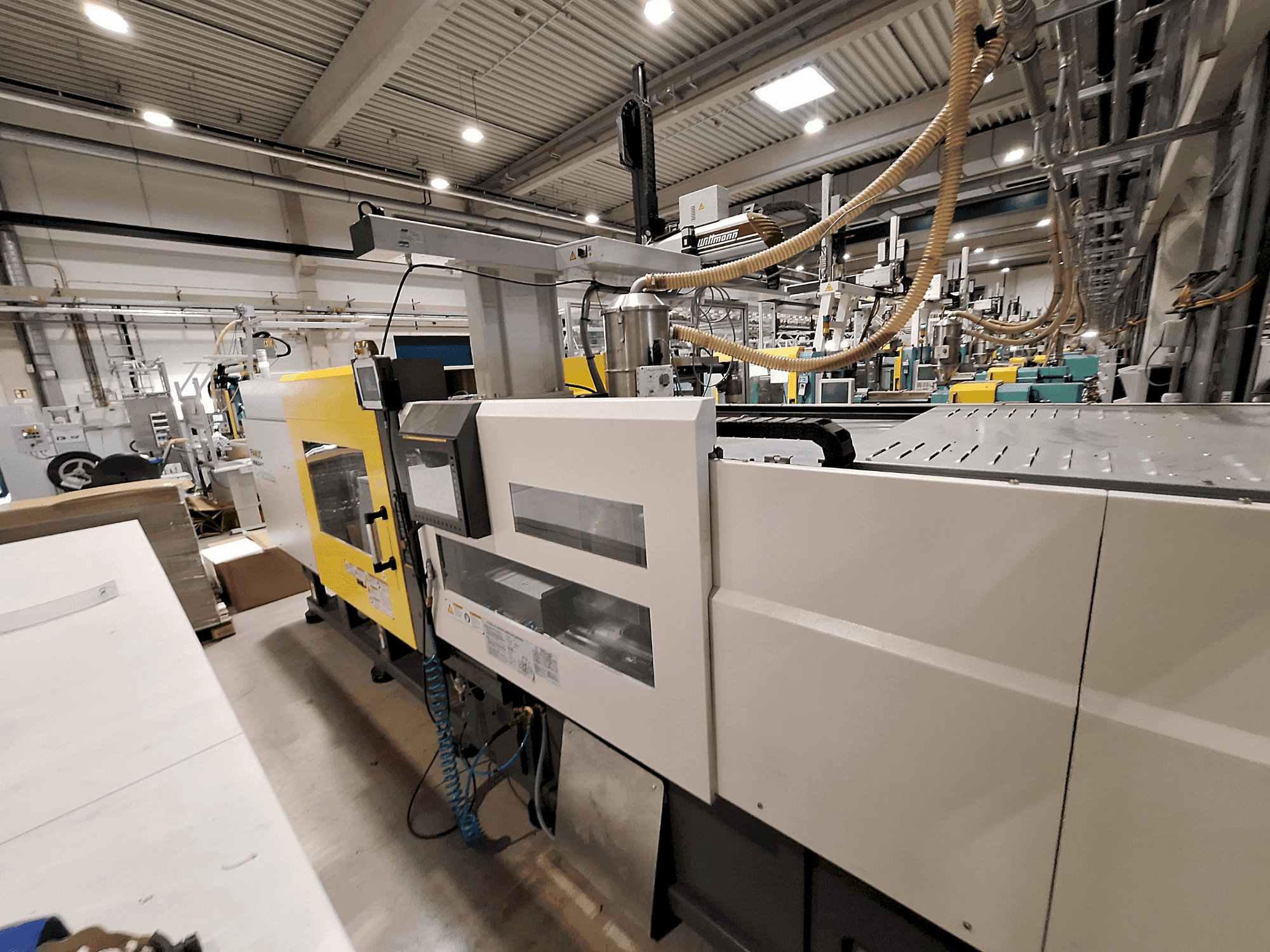 Vista Frontal da FANUC Roboshot S220iA máquina
