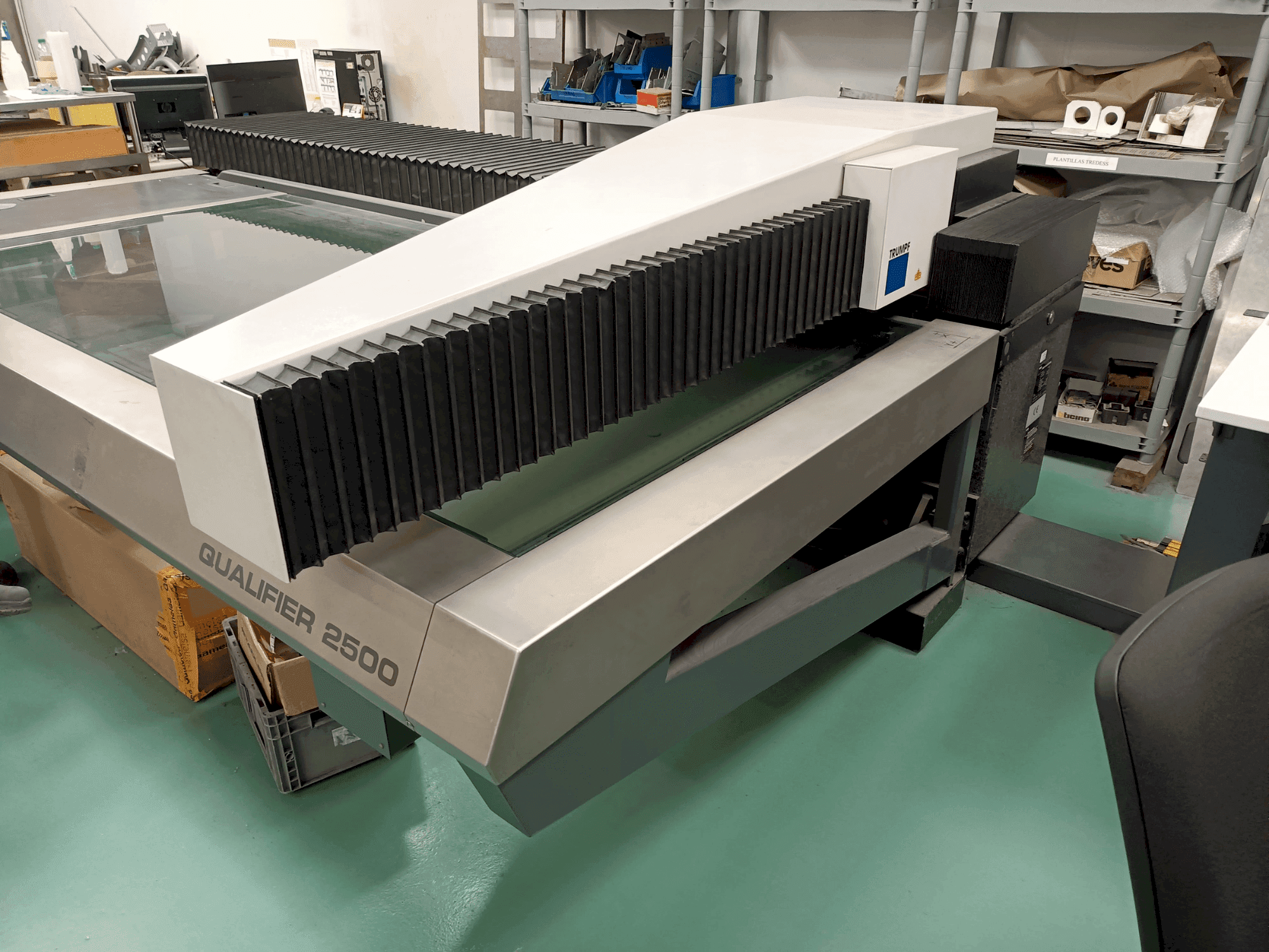 Vista Frontal da TRUMPF Qualifier 2500 máquina