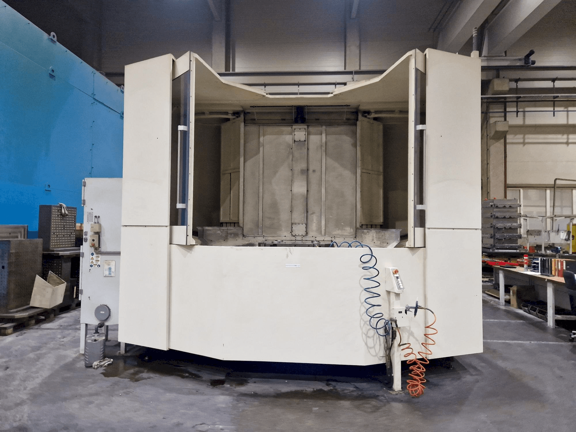 Vista Frontal da Makino a120nx máquina