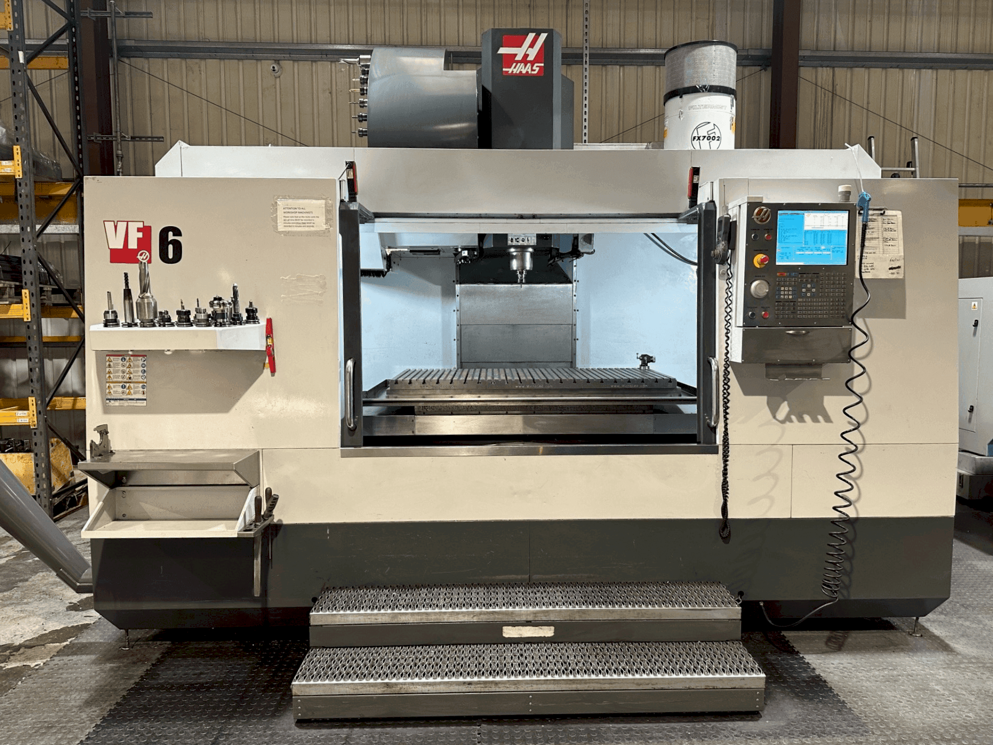 Vista Frontal da HAAS VF-6/40 máquina