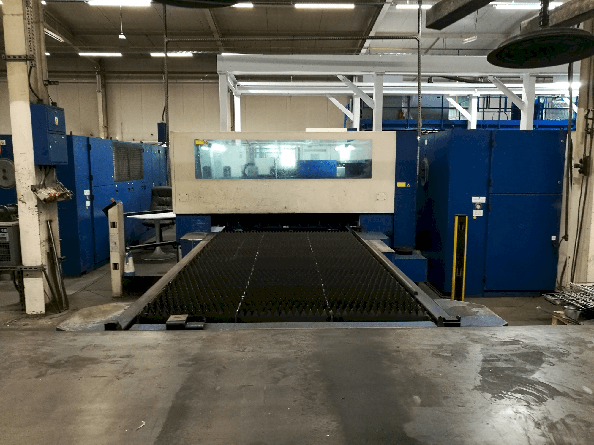 Vista Frontal da Trumpf Trumatic L3050 máquina