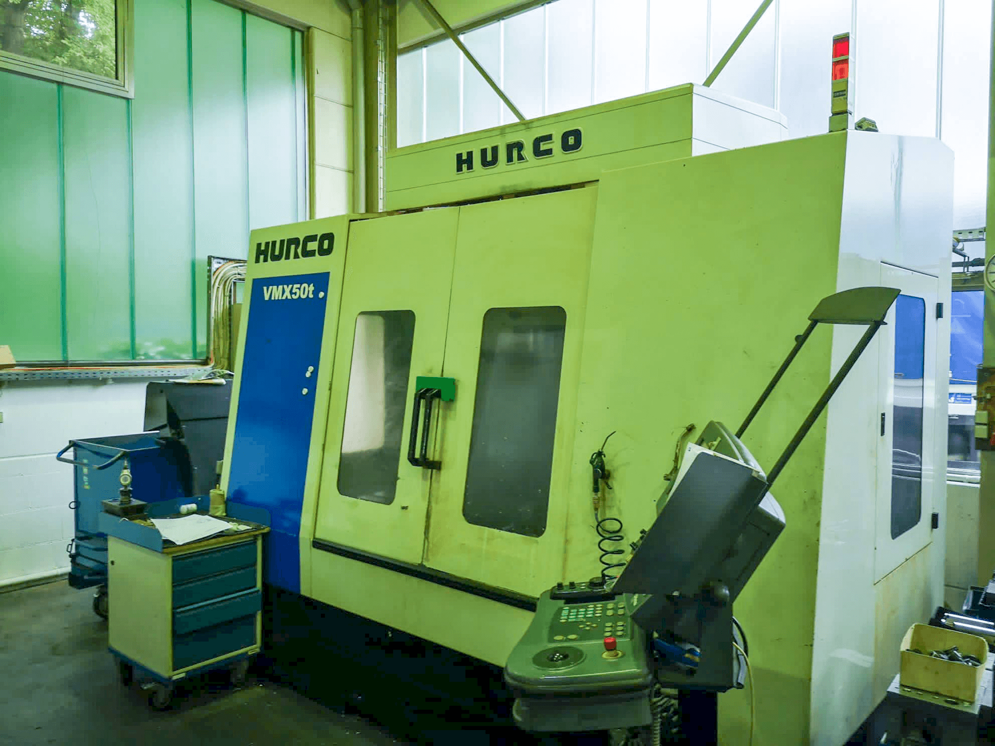 Vista Frontal da Hurco VMX50t máquina