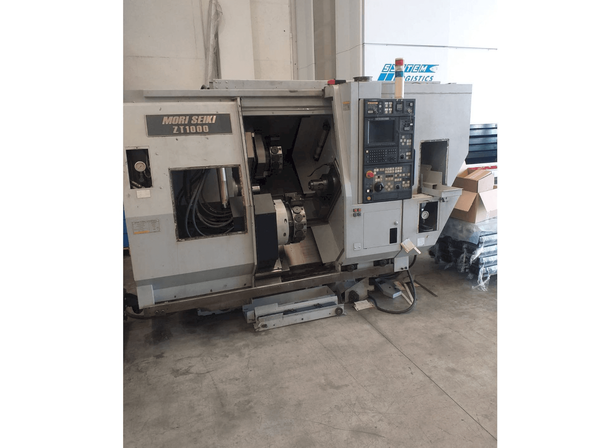 Vista Frontal da MORI SEIKI ZT 1000 máquina