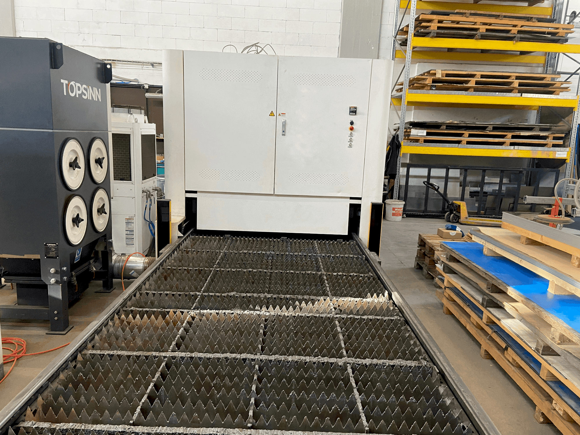 Vista Frontal da Bodor C3 máquina