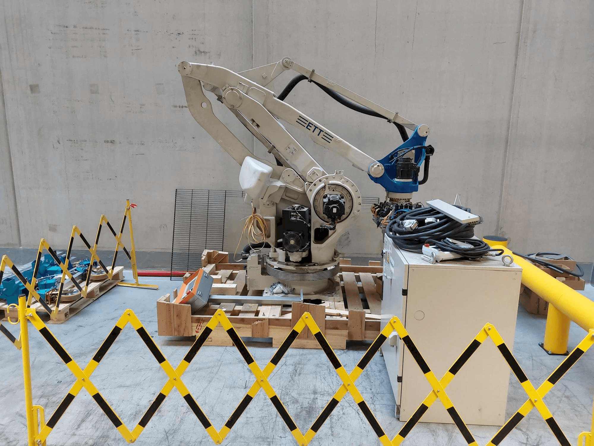 Vista Frontal da Yaskawa Motoman YR-MPL0160-B04 máquina