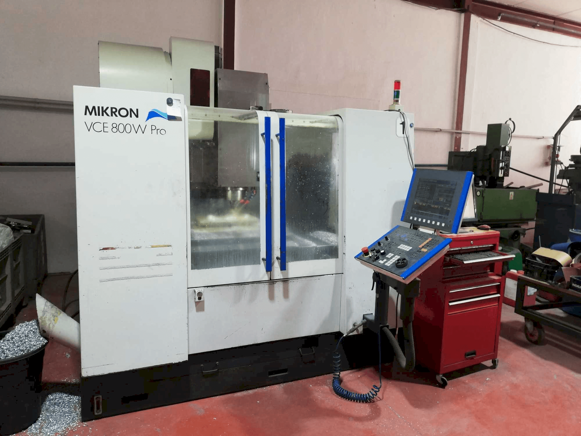 Vista Frontal da MIKRON VCE 800W Pro máquina