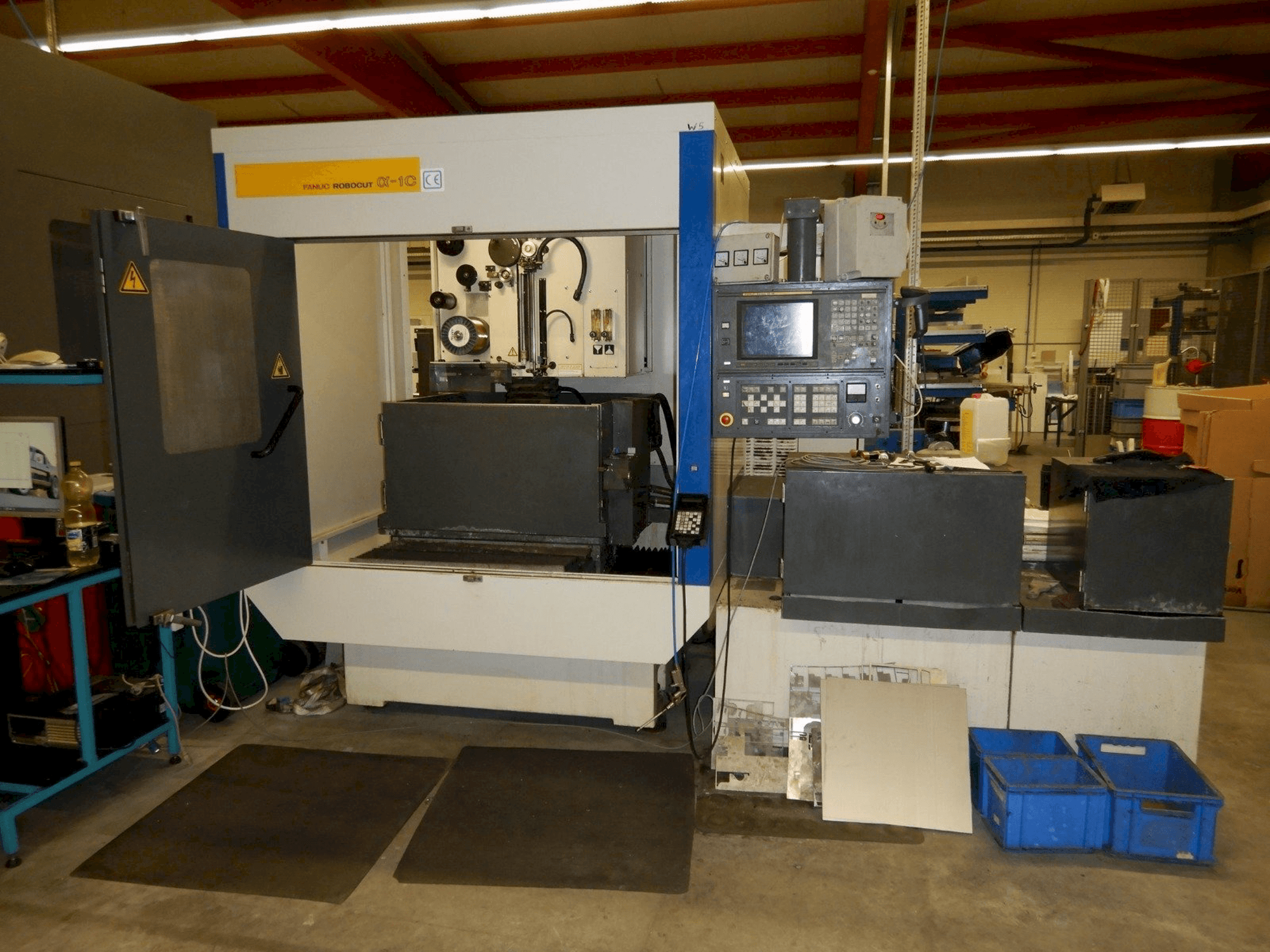 Vista Frontal da FANUC ROBOCUT ALPHA 1C máquina