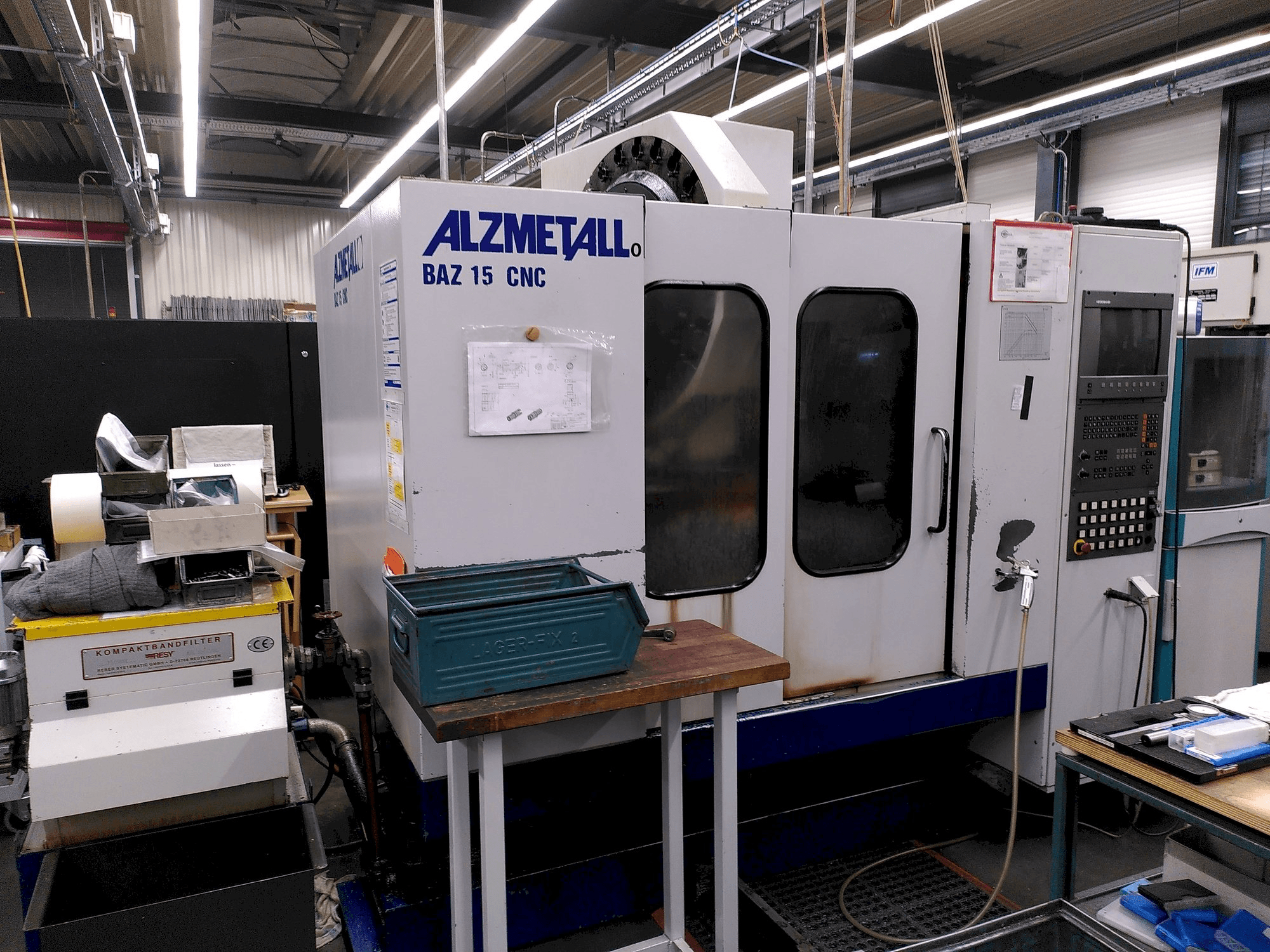 Vista Frontal da Alzmetall BAZ 15 CNC máquina