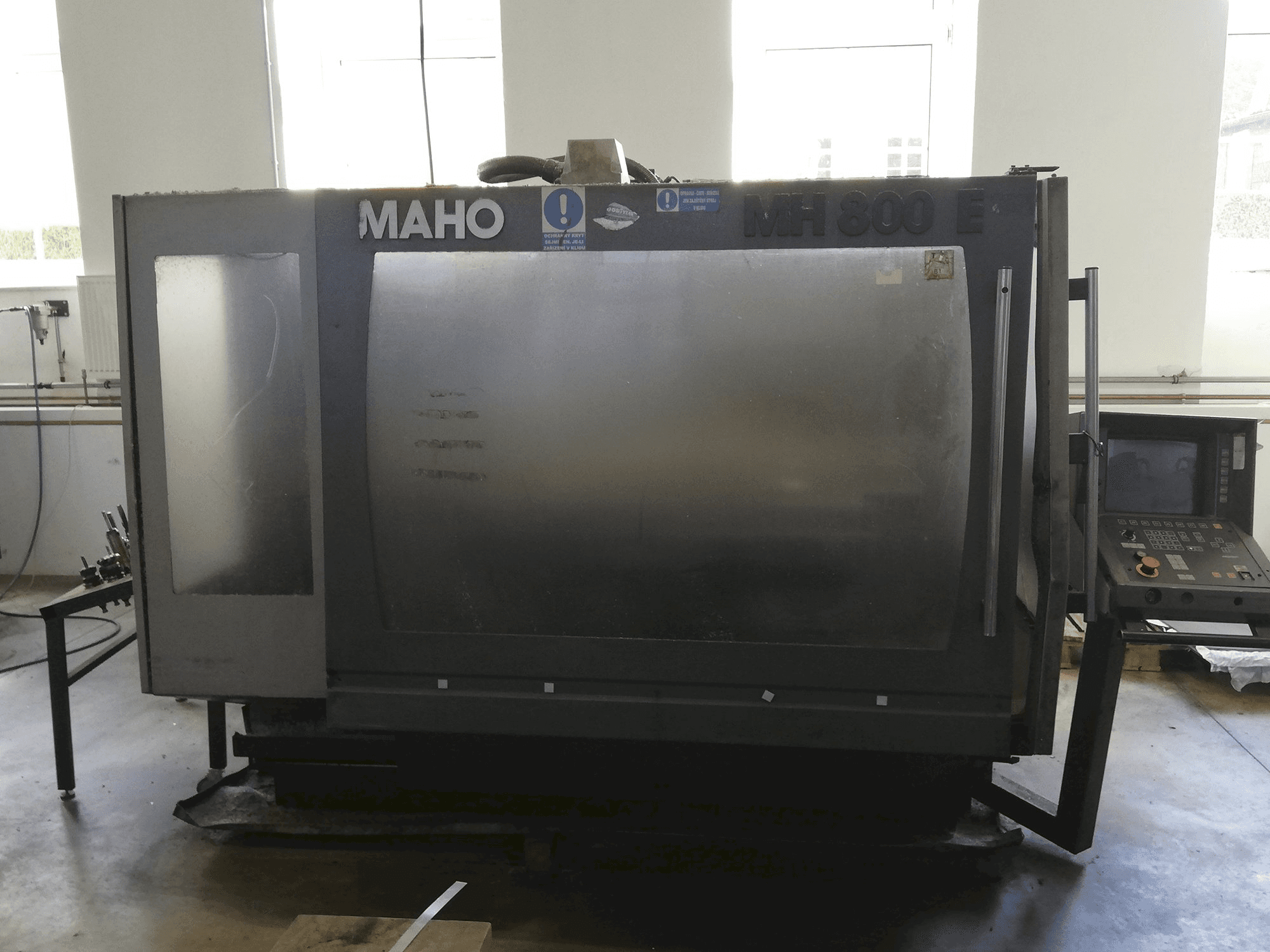 Vista Frontal da DECKEL MAHO MH 800 E máquina