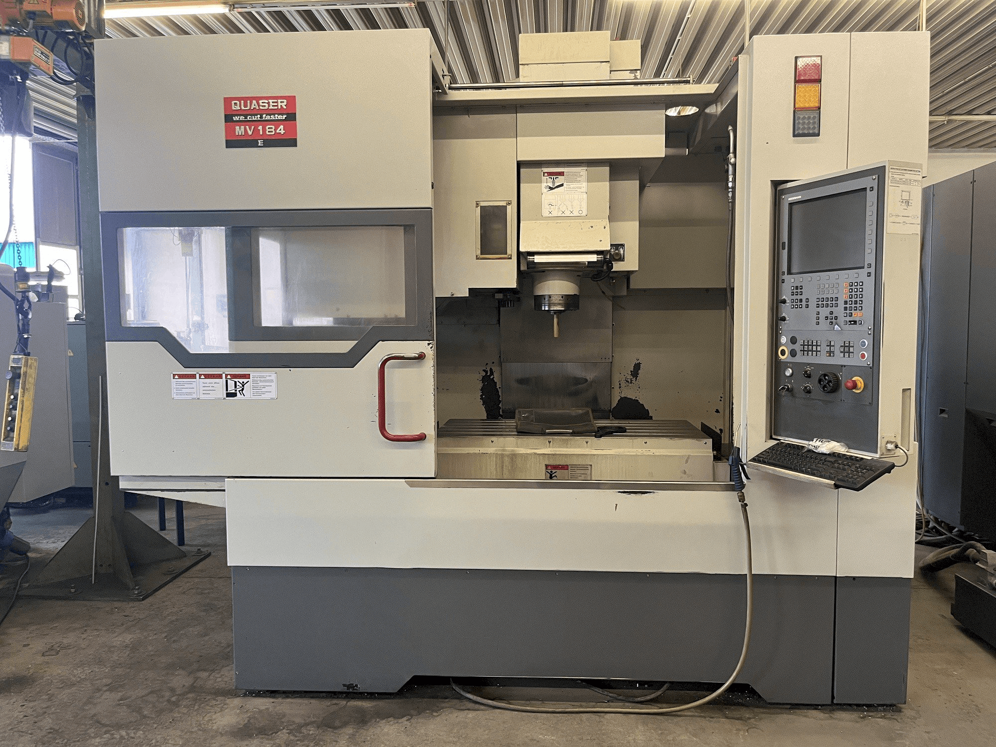Vista Frontal da Quaser MV 184E máquina