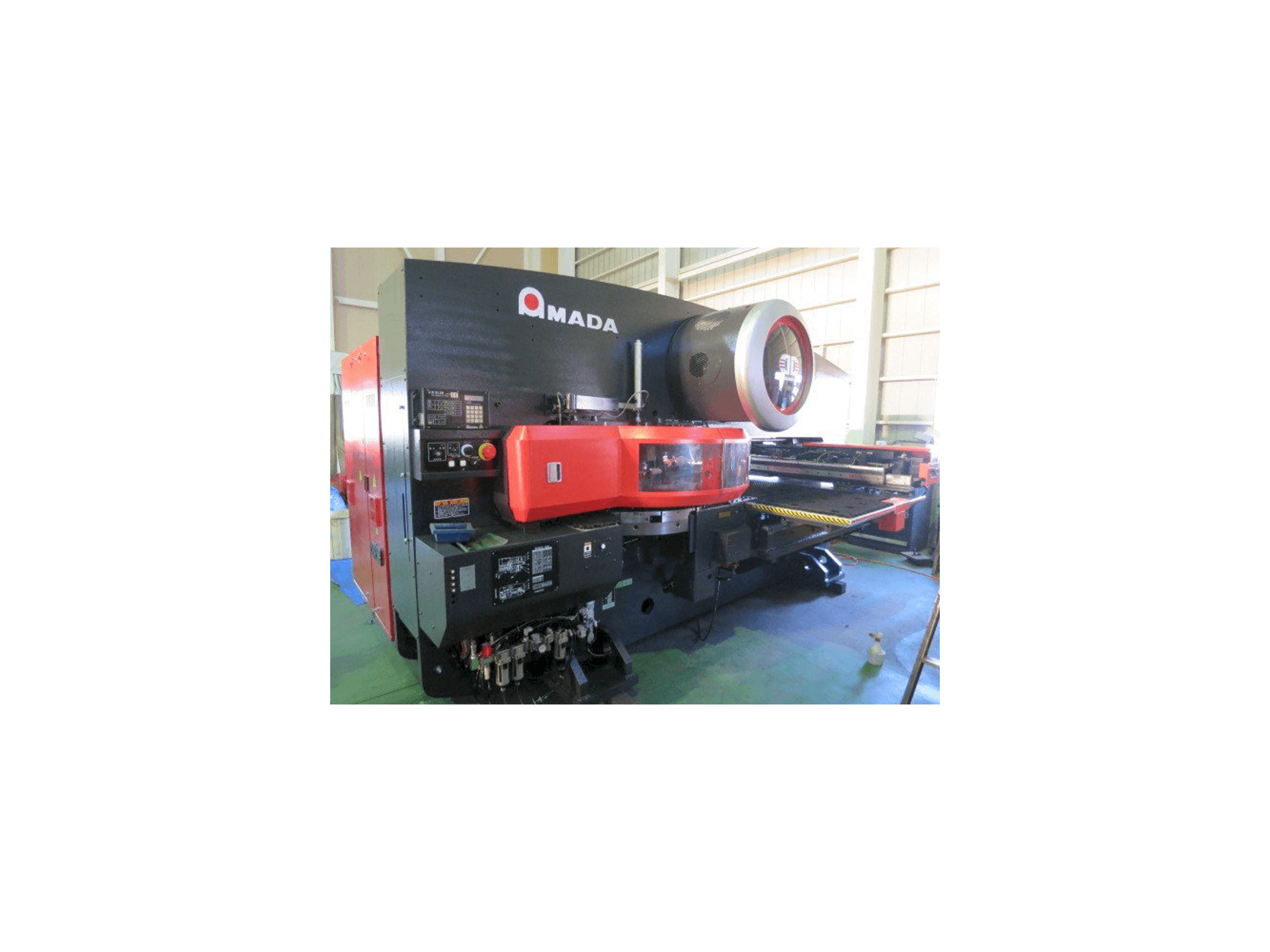 Vista Frontal da AMADA EMK 345NT máquina