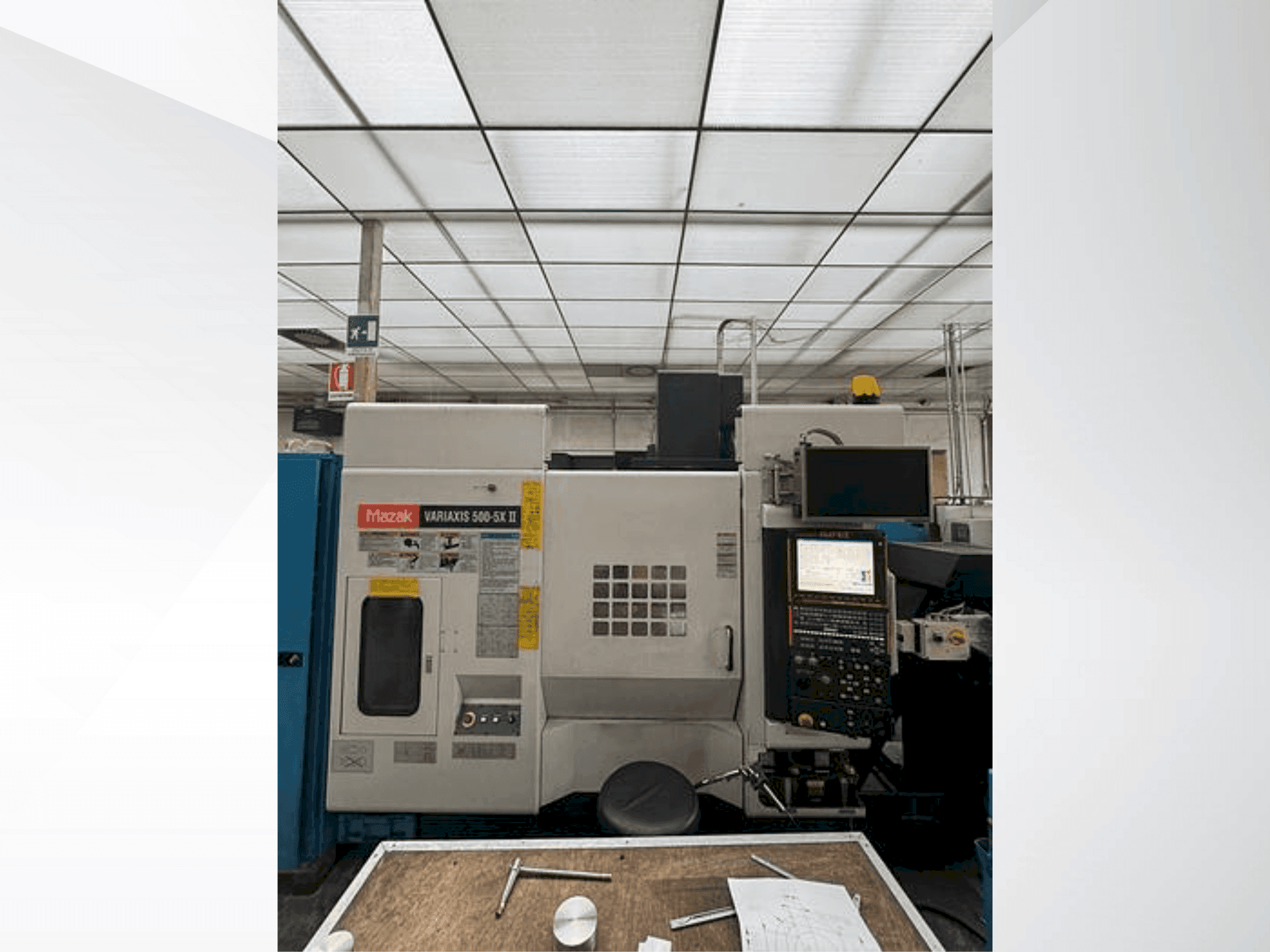 Vista Frontal da Mazak Variaxis 500-5X II máquina